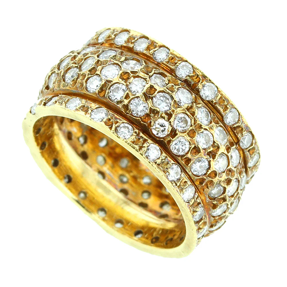 Round Shape White Diamond Ring in 18kt Yellow Gold