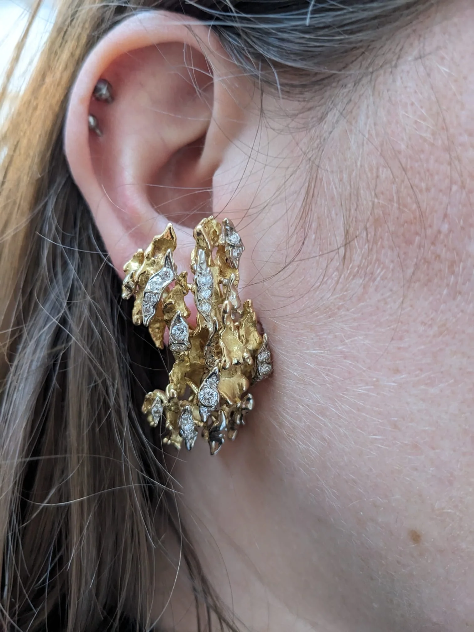 1970s Sterlé Yellow and White Gold Wavy Earrings with Diamonds