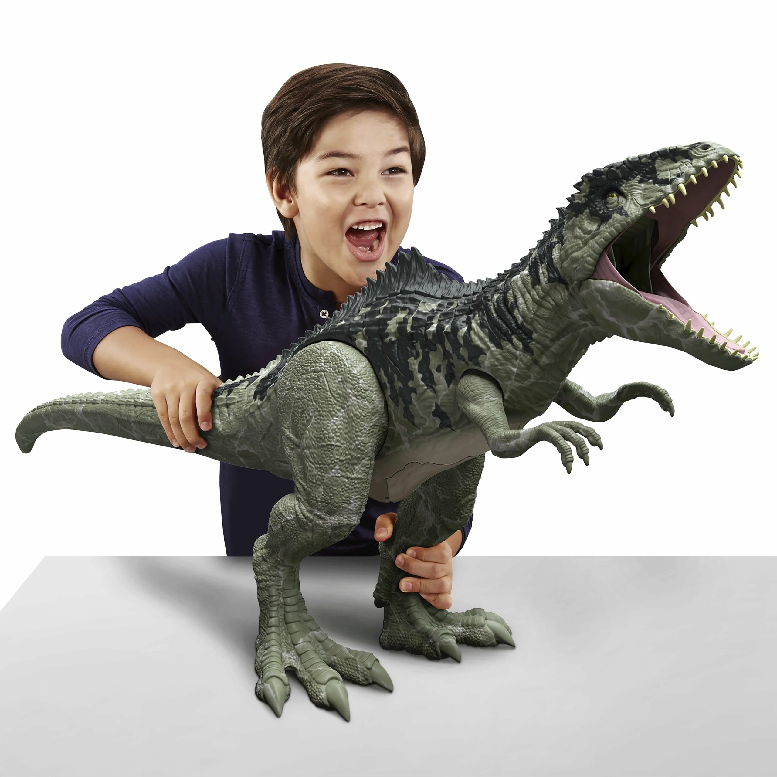 Jurassic World Dominion Super Colossal Giganotosaurus Figure, 14′′ Tall, 3′ Long, Posable, Ages 4+