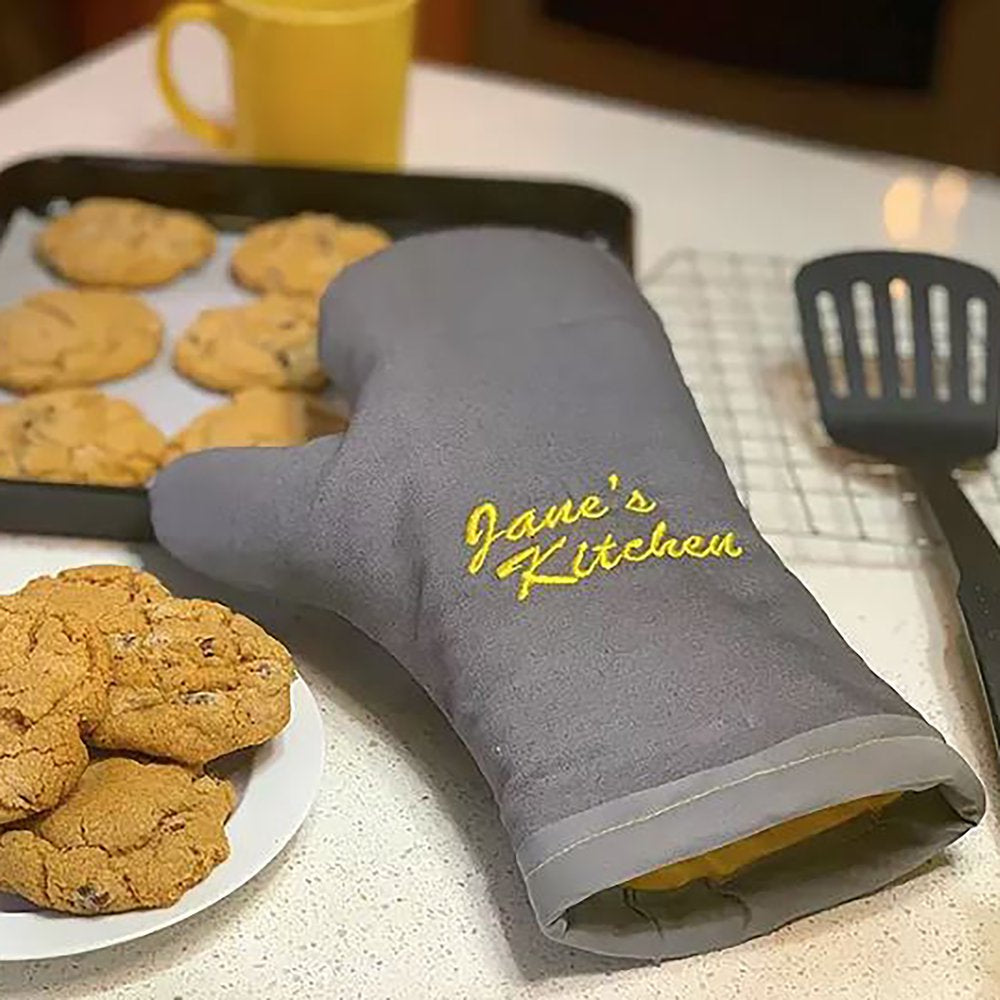 Brother PE800 Computerized Embroidery Machine, 5′′x7′′ Area, LCD Screen, 138 Designs, USB, 11 Fonts