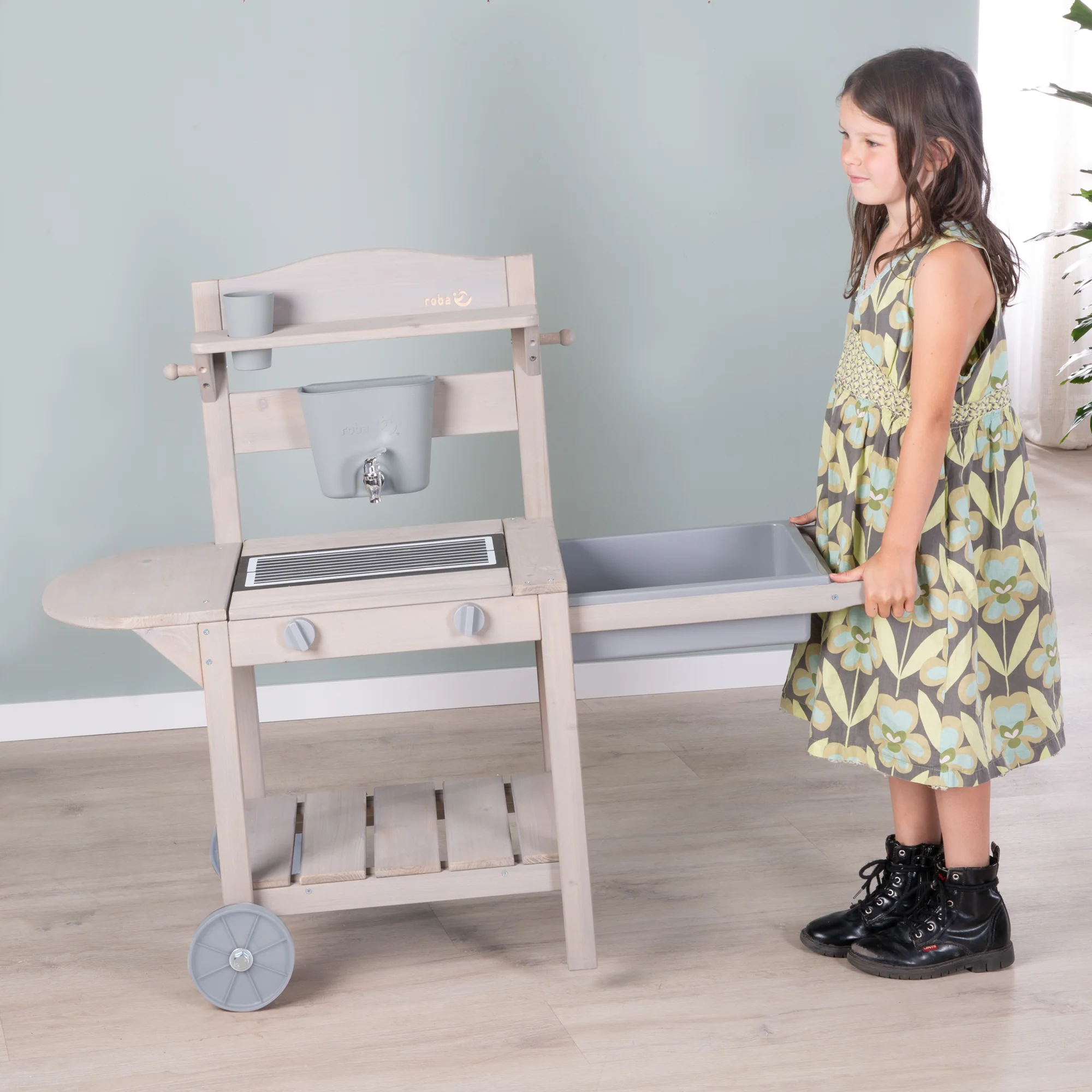 Cocina móvil de juego y barro BBQ para niños – Madera certificada FSC – Acabado en gris grabado