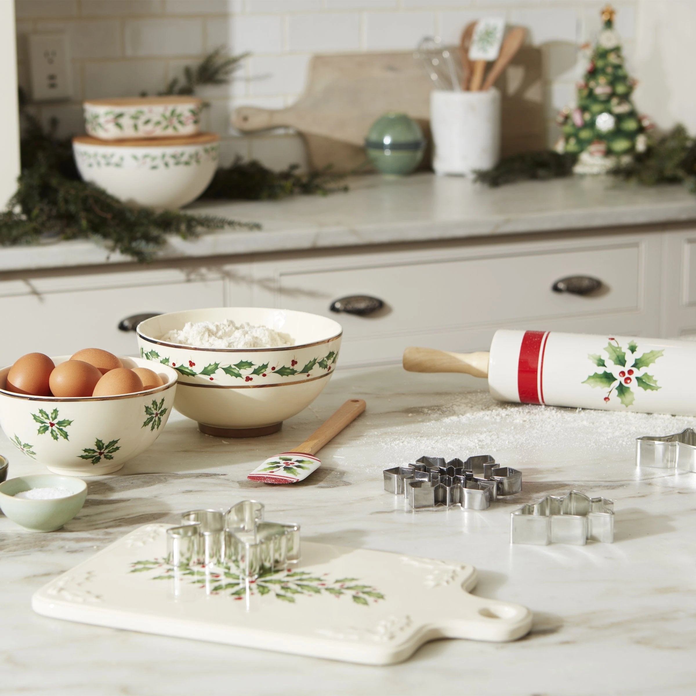 Holiday Luna Nesting Dinnerware Set