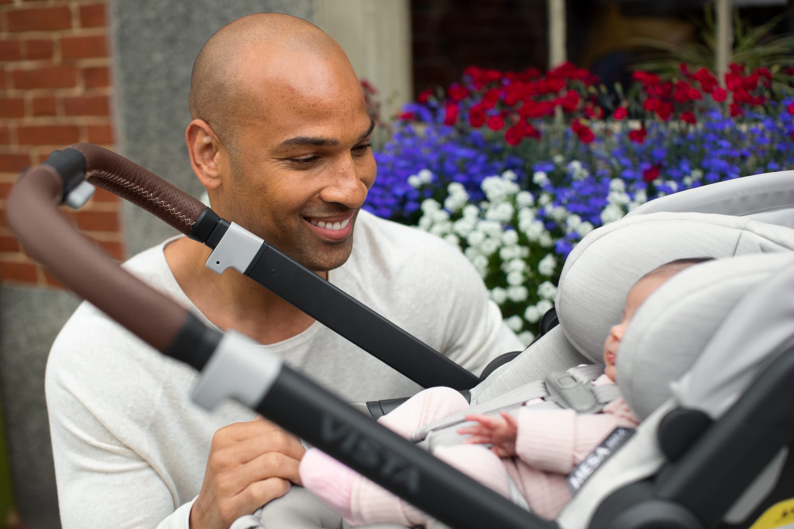 UPPAbaby Vista V2 Stroller & Mesa Max Car Seat Bundle, Charcoal – All-Wheel Suspension, Mesh Panels, Safety Features