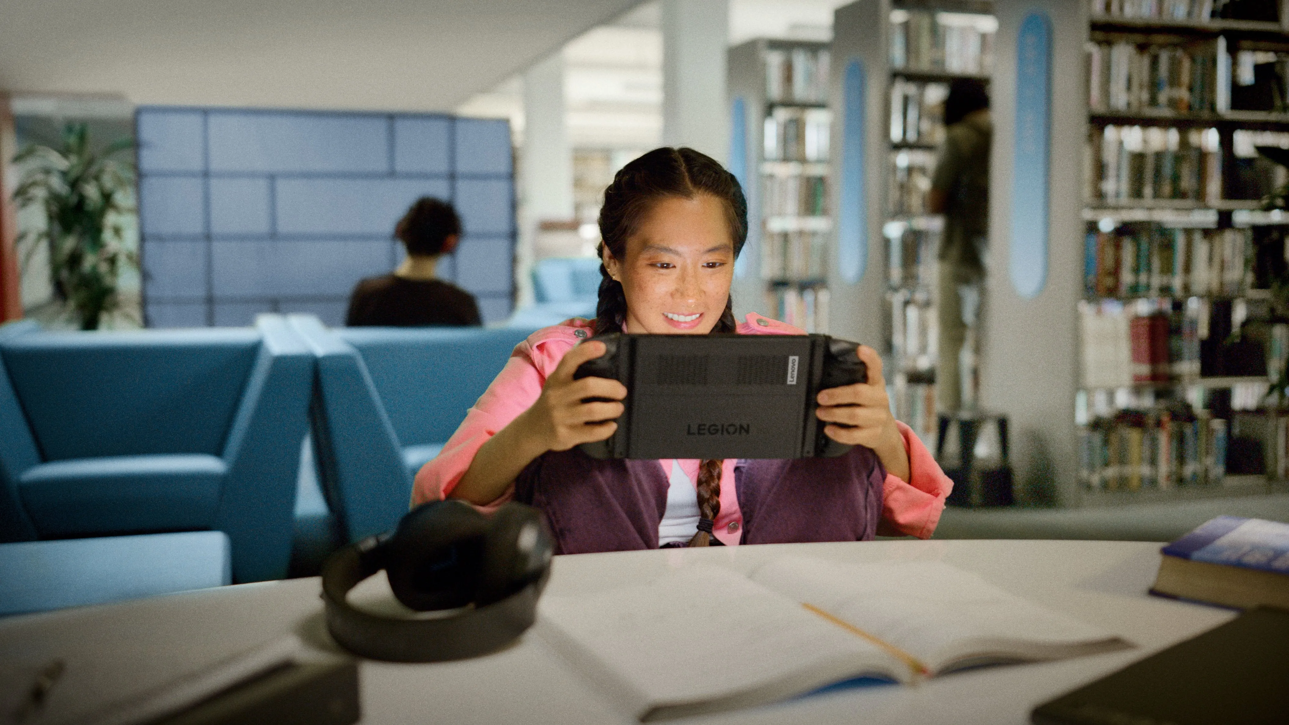 Lenovo �C Legion Go 8.8��� 144Hz WQXGA Gaming Handheld �C AMD Ryzen Z1 Extreme �C 16GB with 512 GB SSD �C Shadow Black