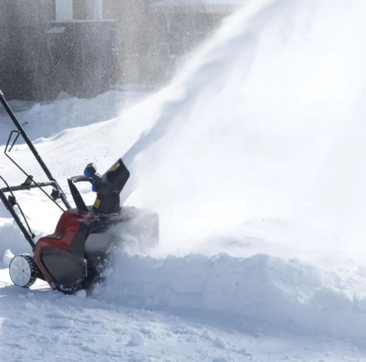 38381 Power Curve 18 in. 15 Amp Electric Snow Blower