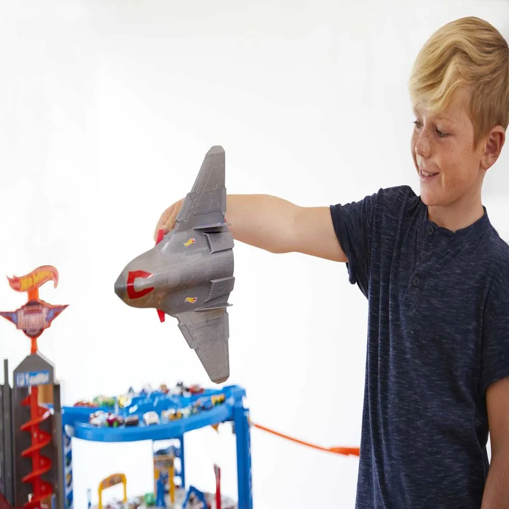 Hot Wheels Track Set with 4 1:64 Scale Toy Cars, Super Ultimate Garage, Over 3-Feet Tall