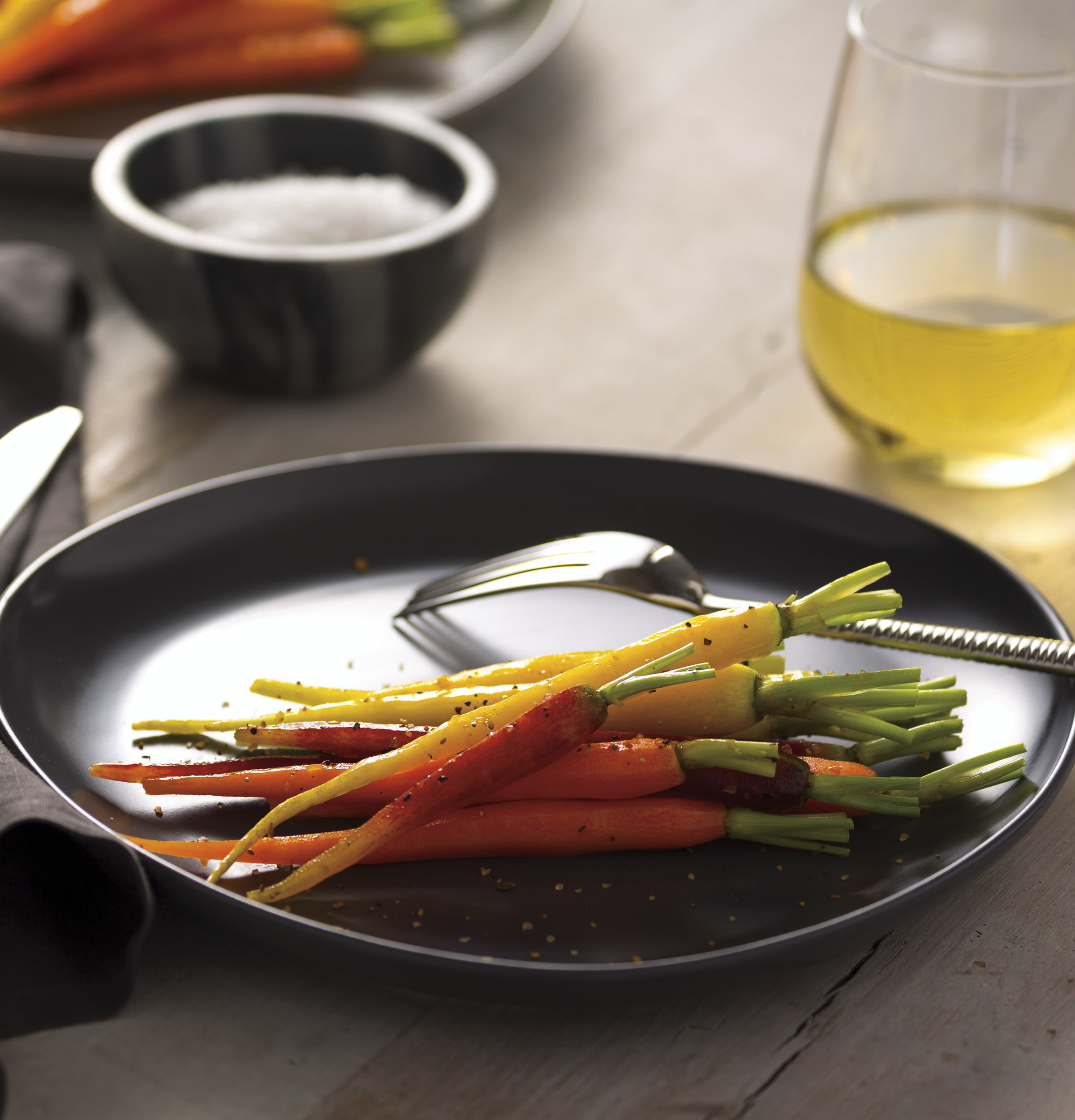 1.4 Cubic Foot Capacity Countertop Microwave Oven, White, JES1460DSWW