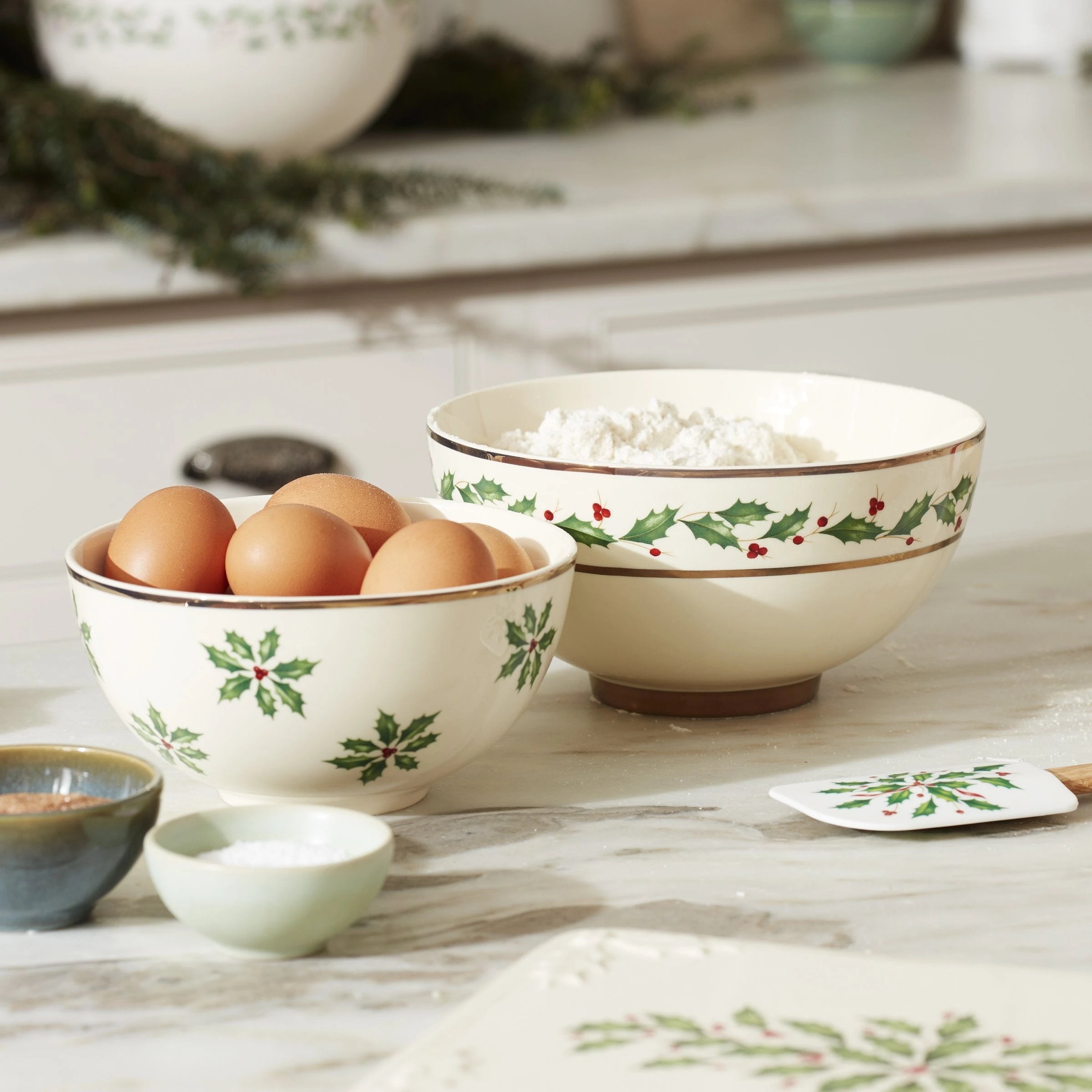 Holiday Luna Nesting Dinnerware Set