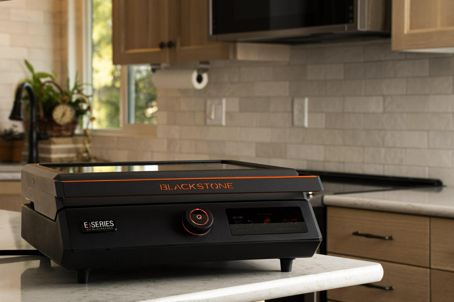 Blackstone E-Series 17 Electric Tabletop Griddle with Hood