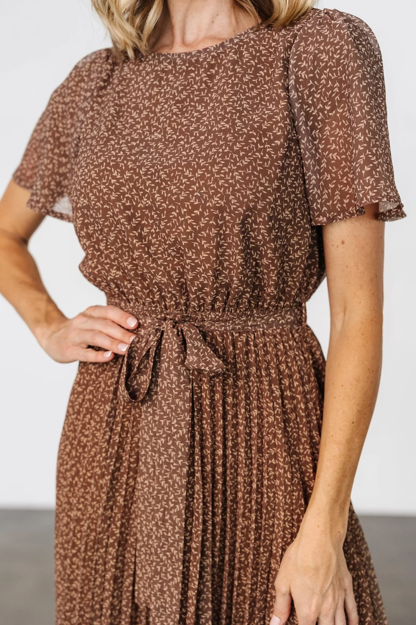 Prim Pleated Dress | Dusty Brown Print