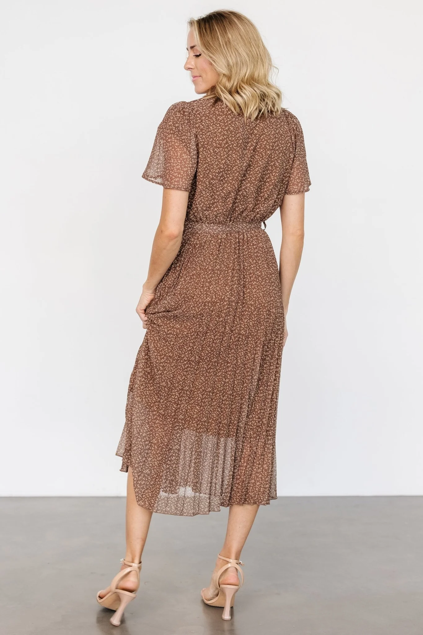 Prim Pleated Dress | Dusty Brown Print