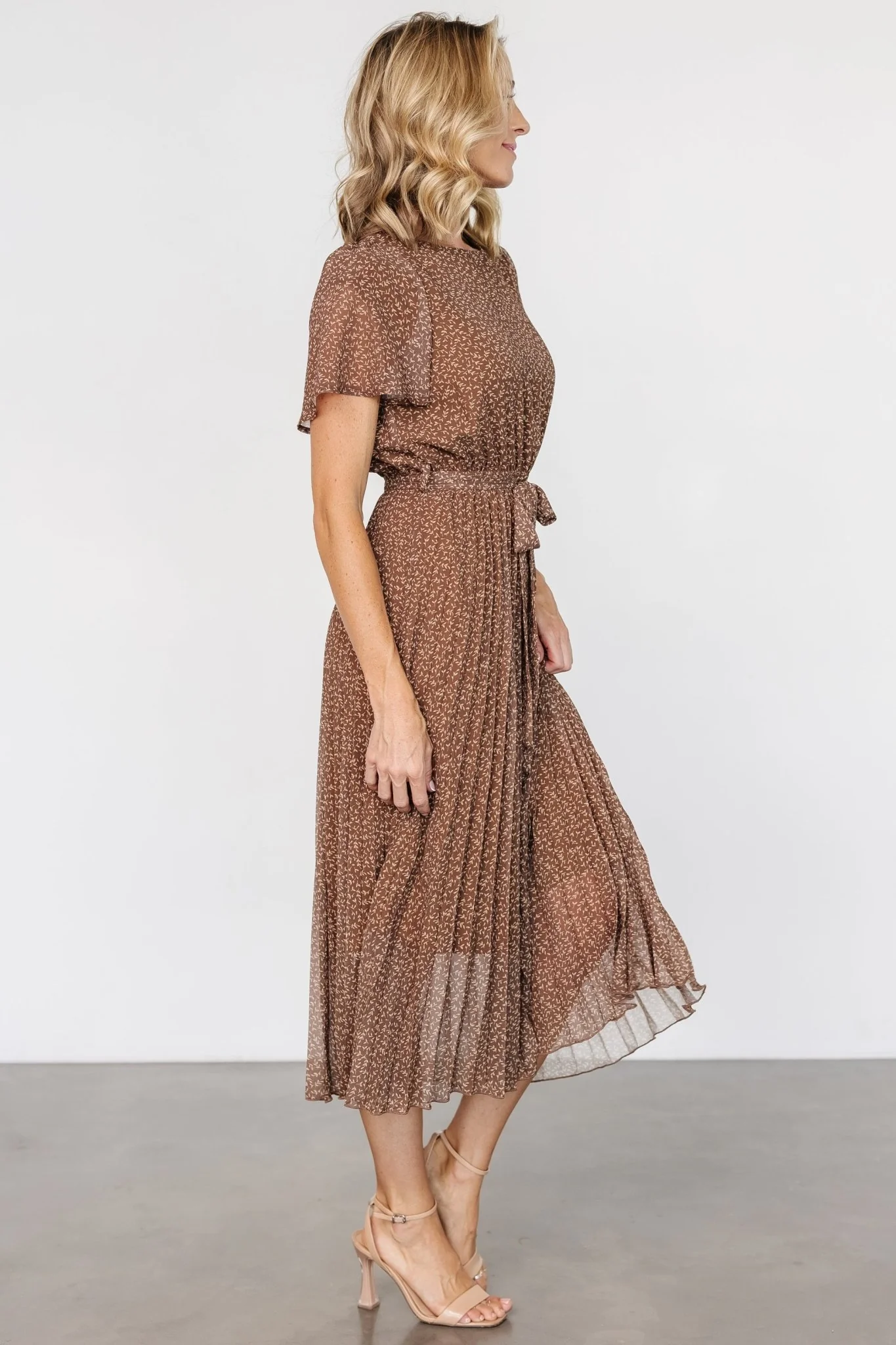 Prim Pleated Dress | Dusty Brown Print