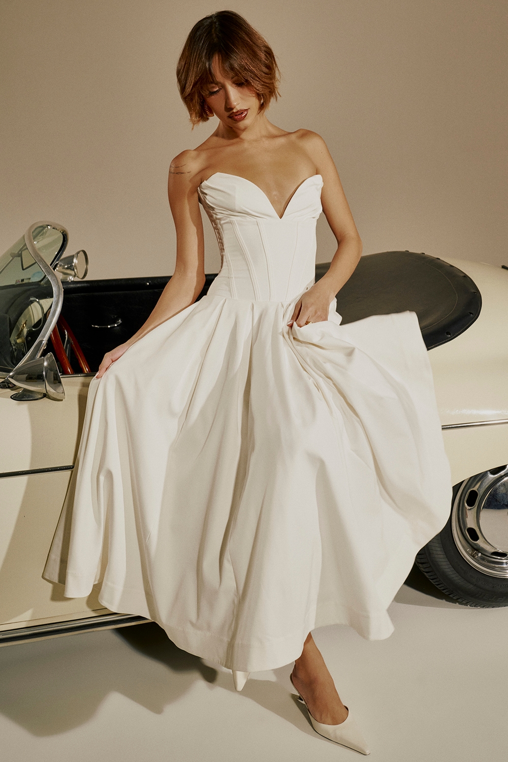 Lady-White Strapless Midi Dress