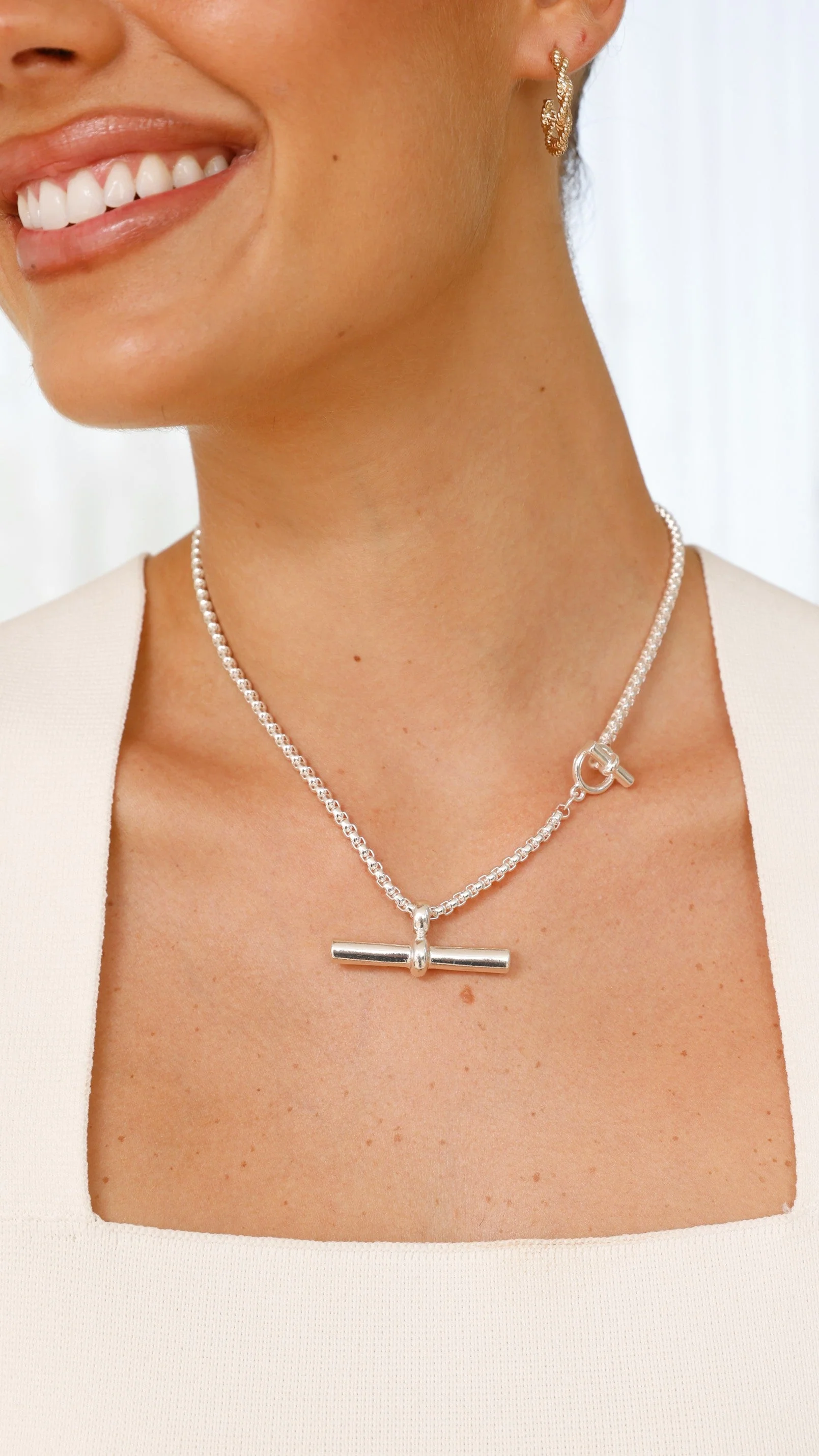 Toggle Detail Interest Chain Necklace - Silver