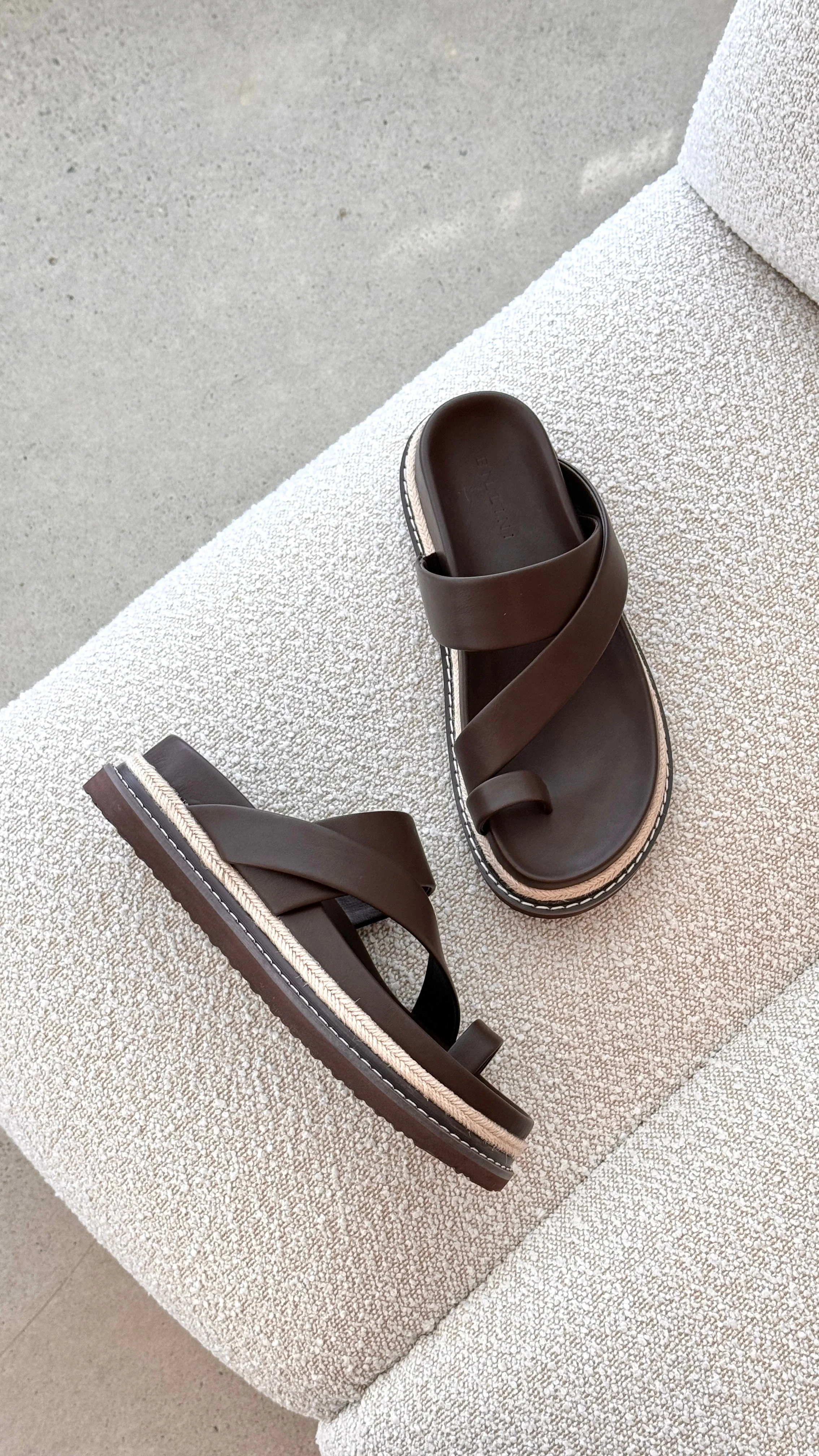 Armas Slide - Chocolate