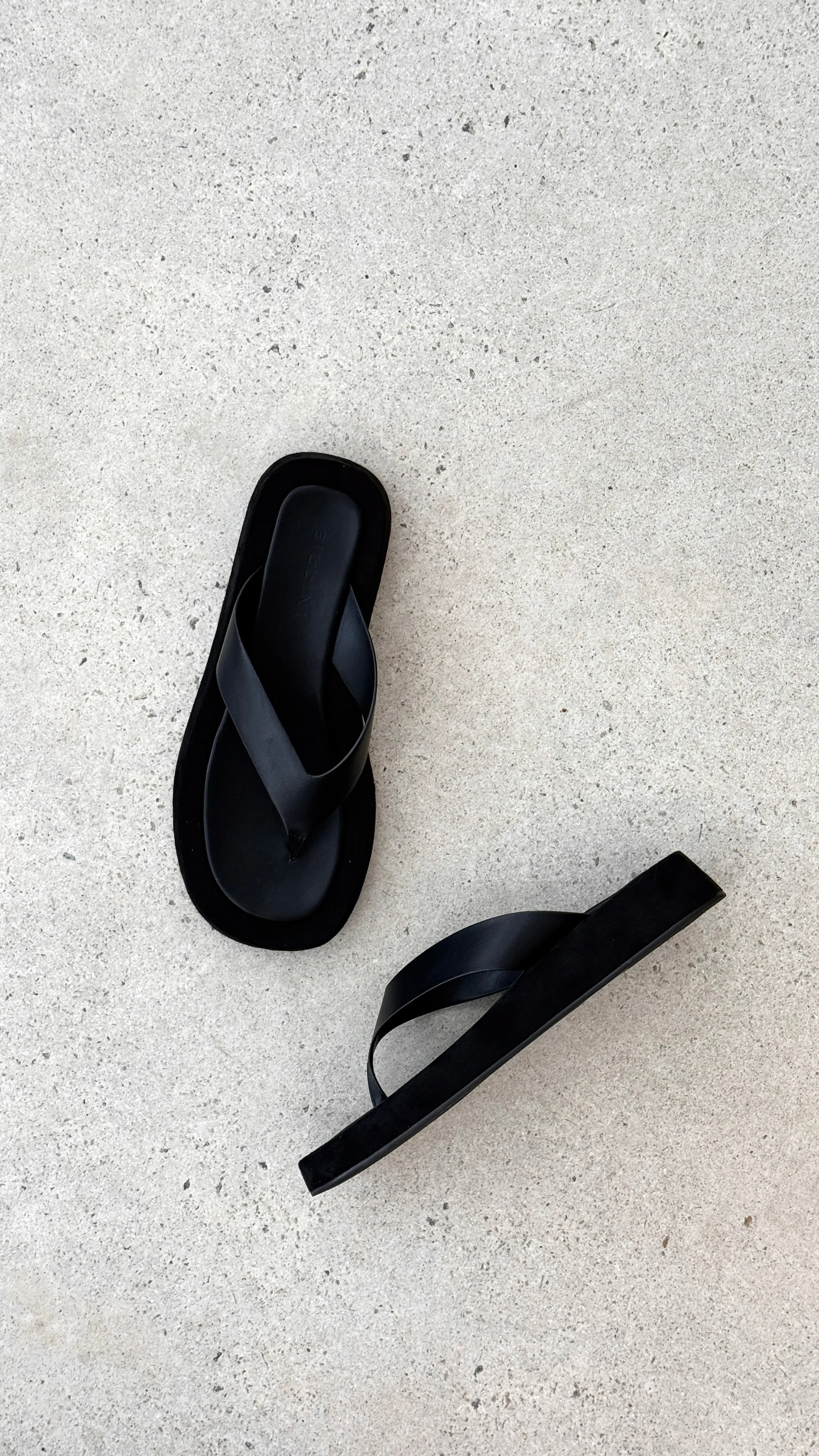 Yamira Thong - Black