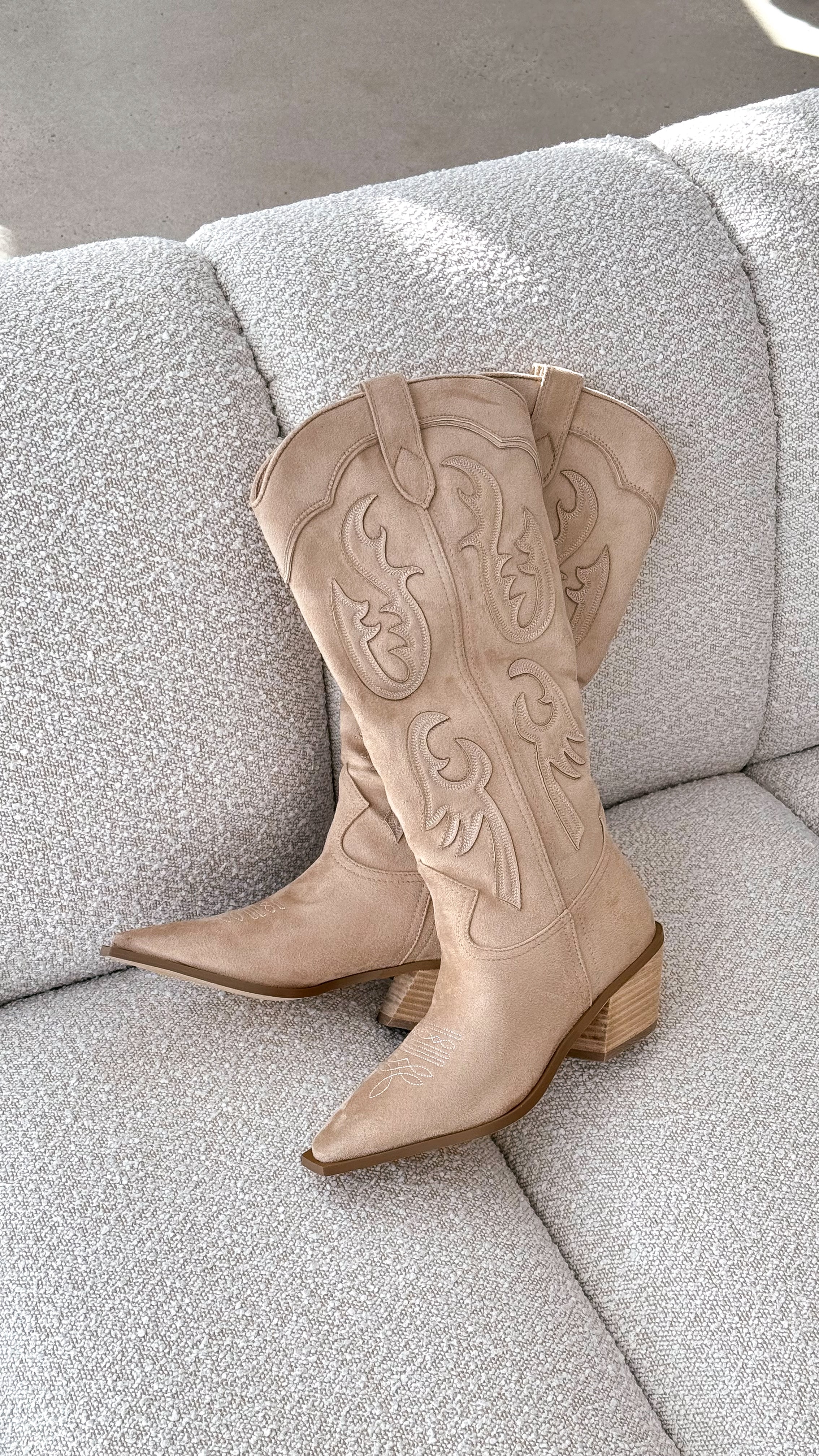 Tulie Boots - Light Beige Suede