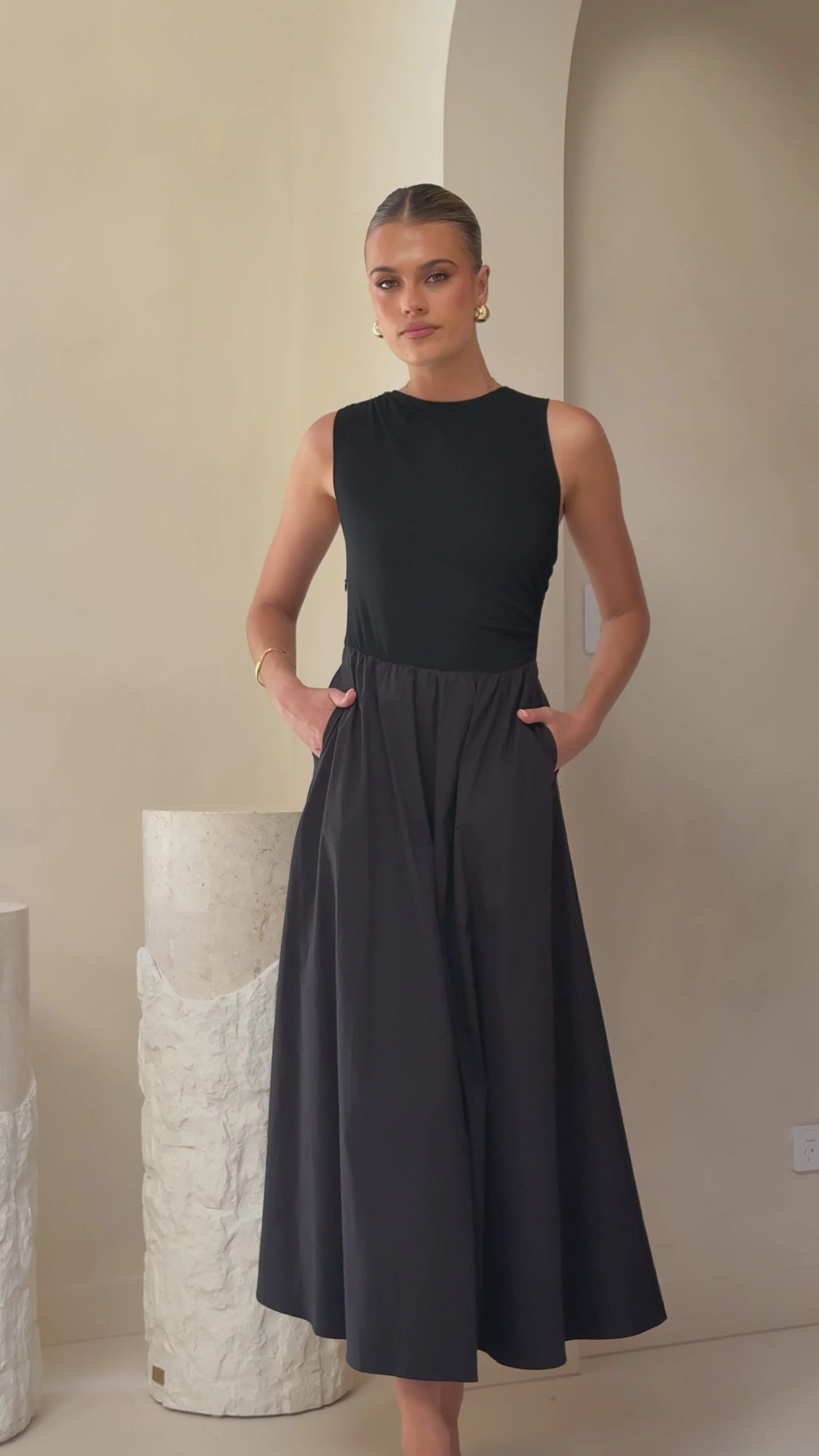 Aria Sleeveless Midi Dress - Black