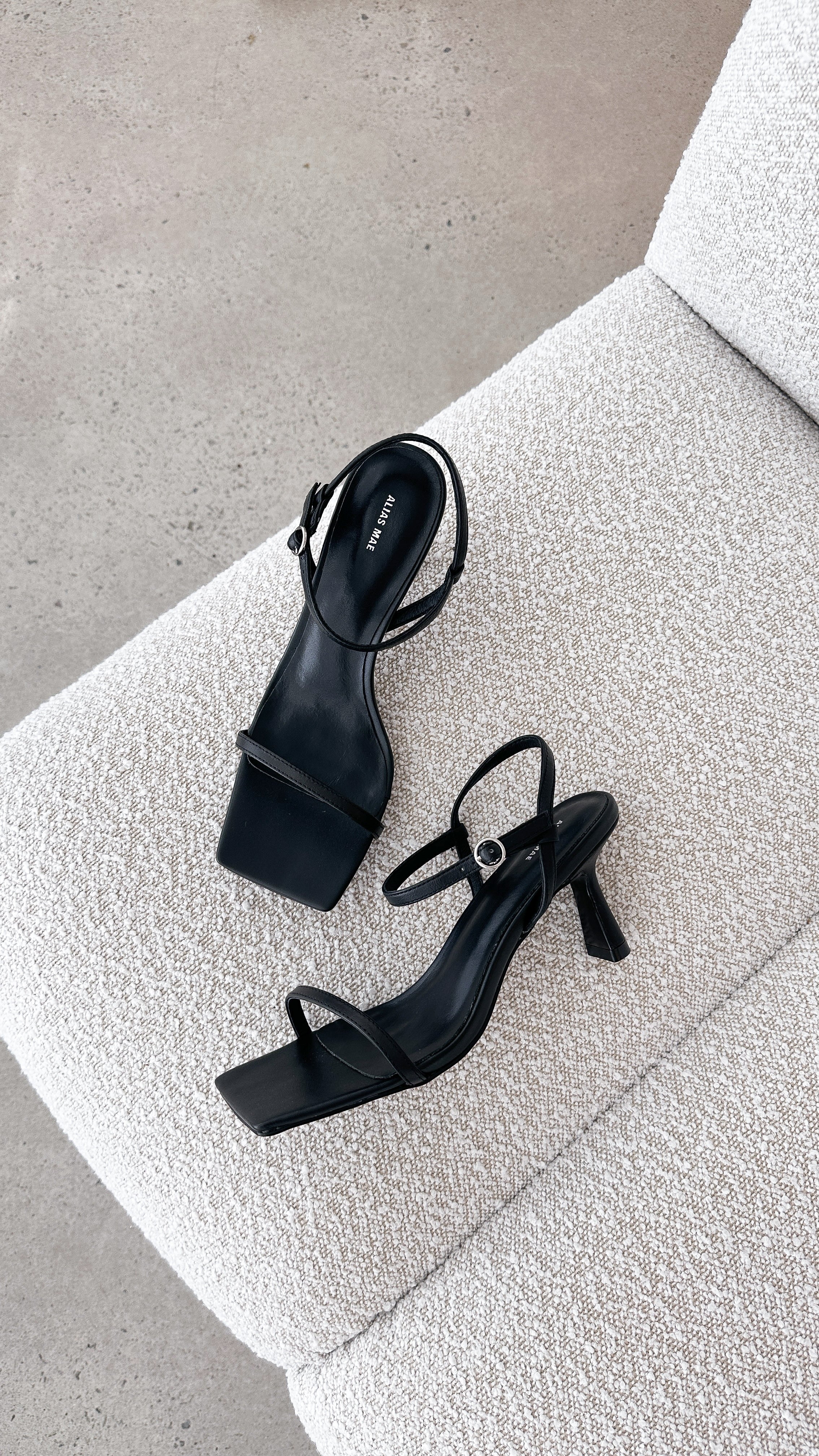 Scarlet Heel - Black Leather