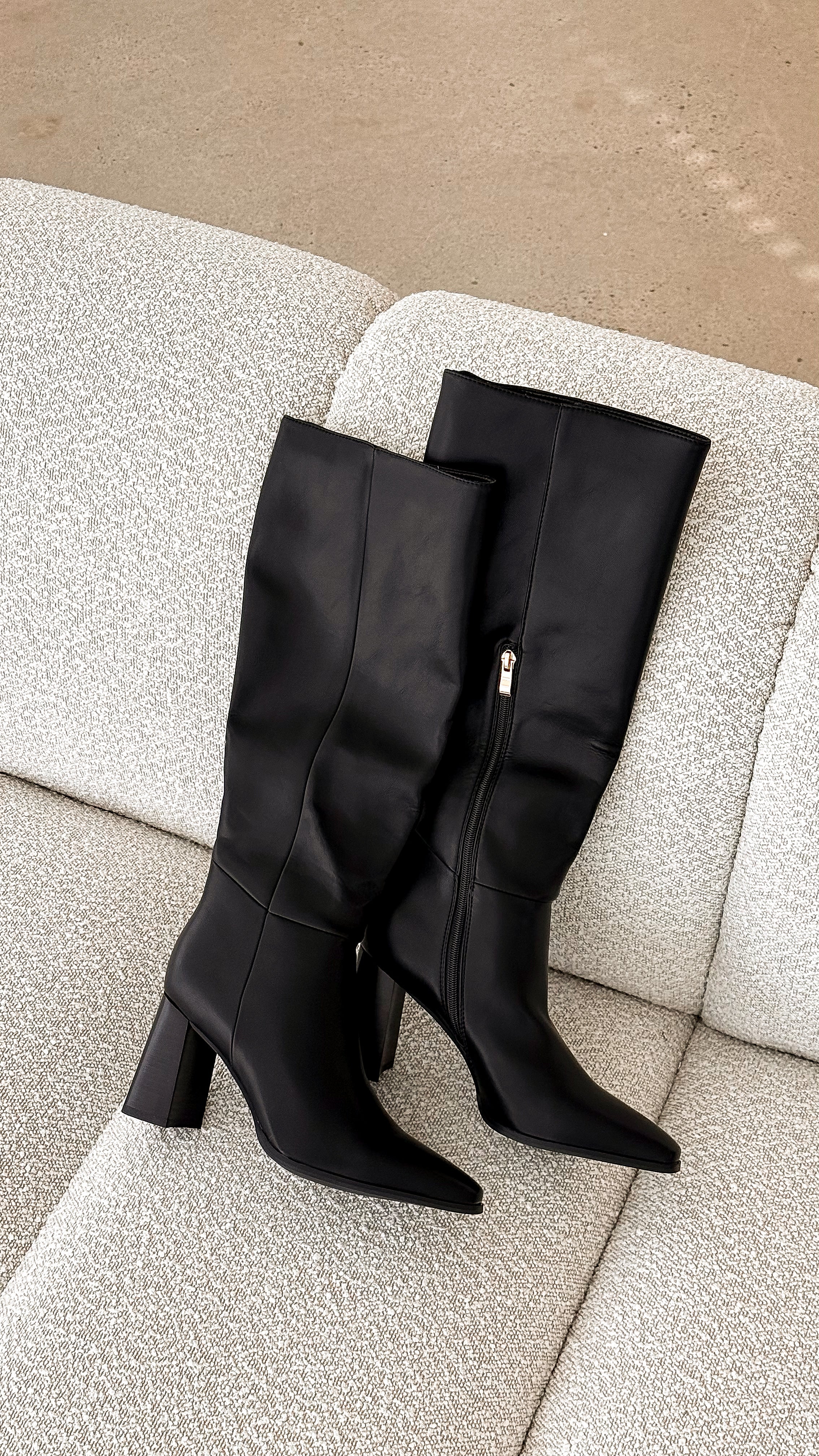 Vallia Boots - Black