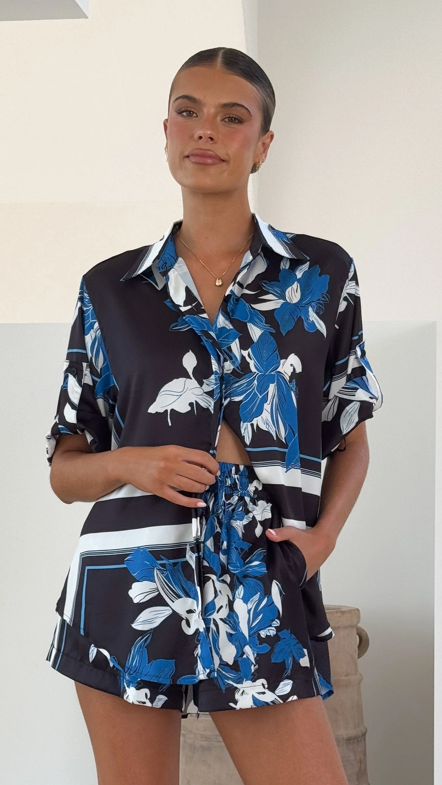 Alma Shorts - Black/Blue Print