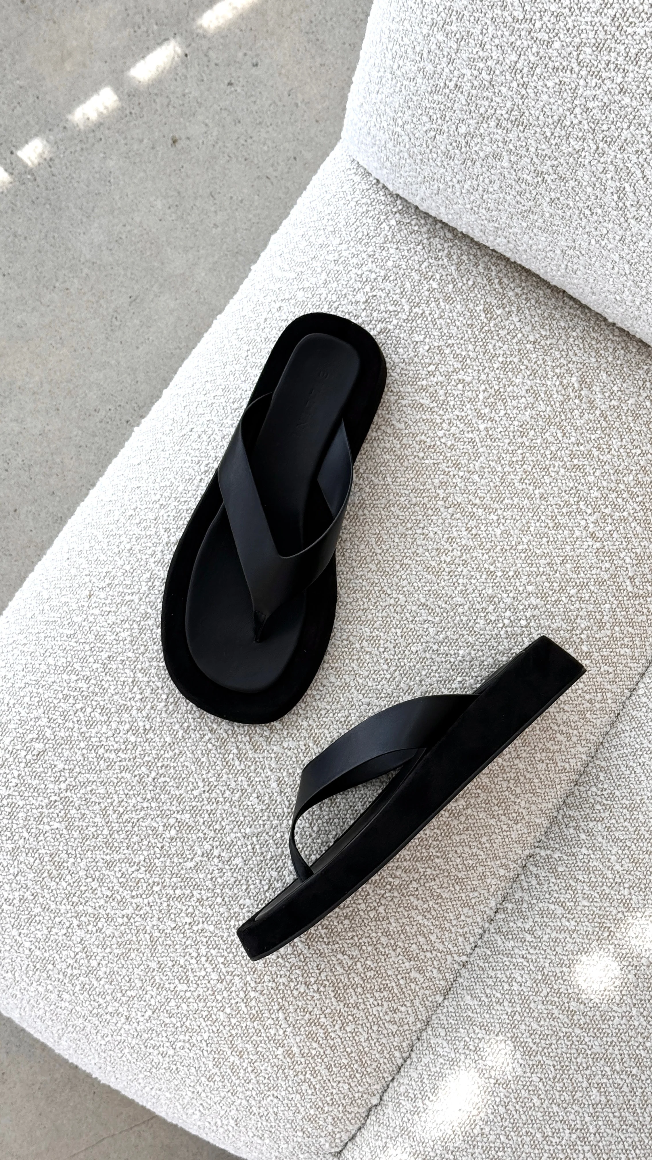 Yamira Thong - Black
