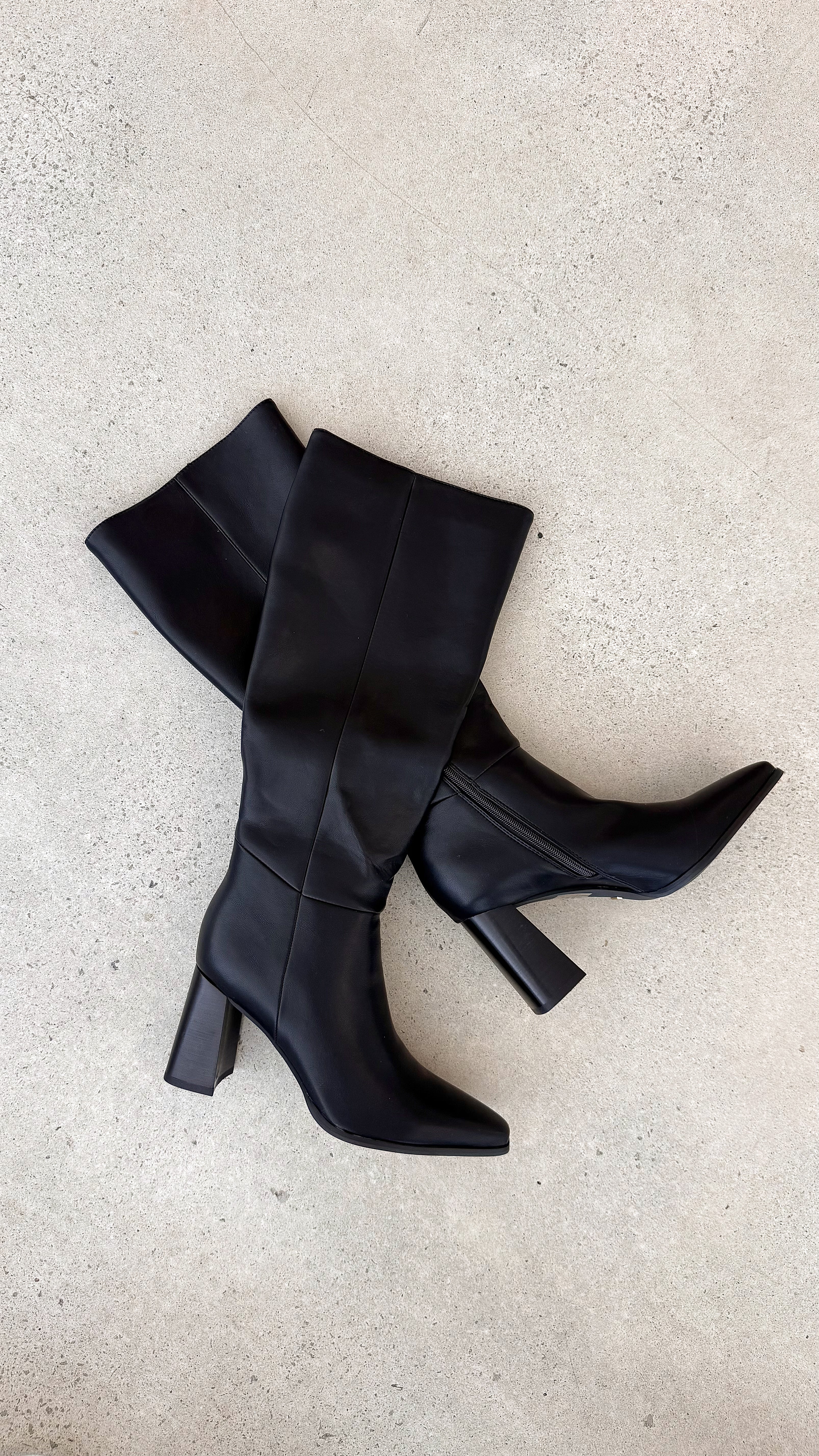 Vallia Boots - Black