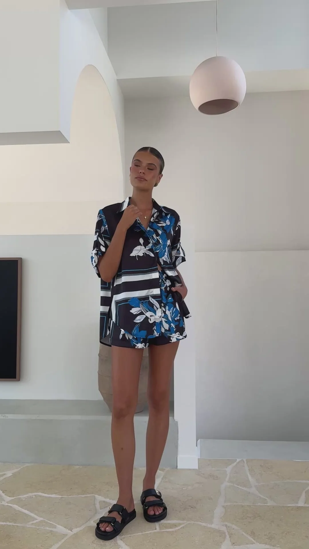 Alma Shorts - Black/Blue Print