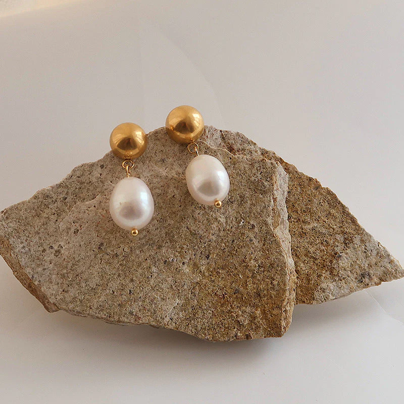 Eloise Freshwater Pearl Earrings