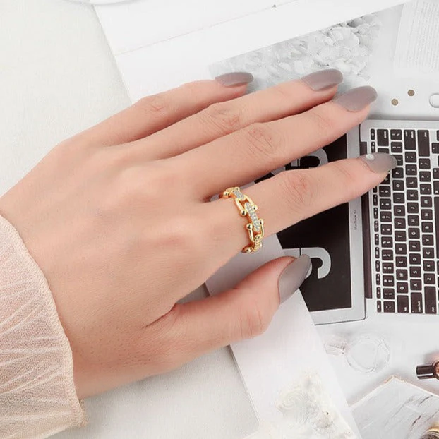 Aurora Link Gold Ring