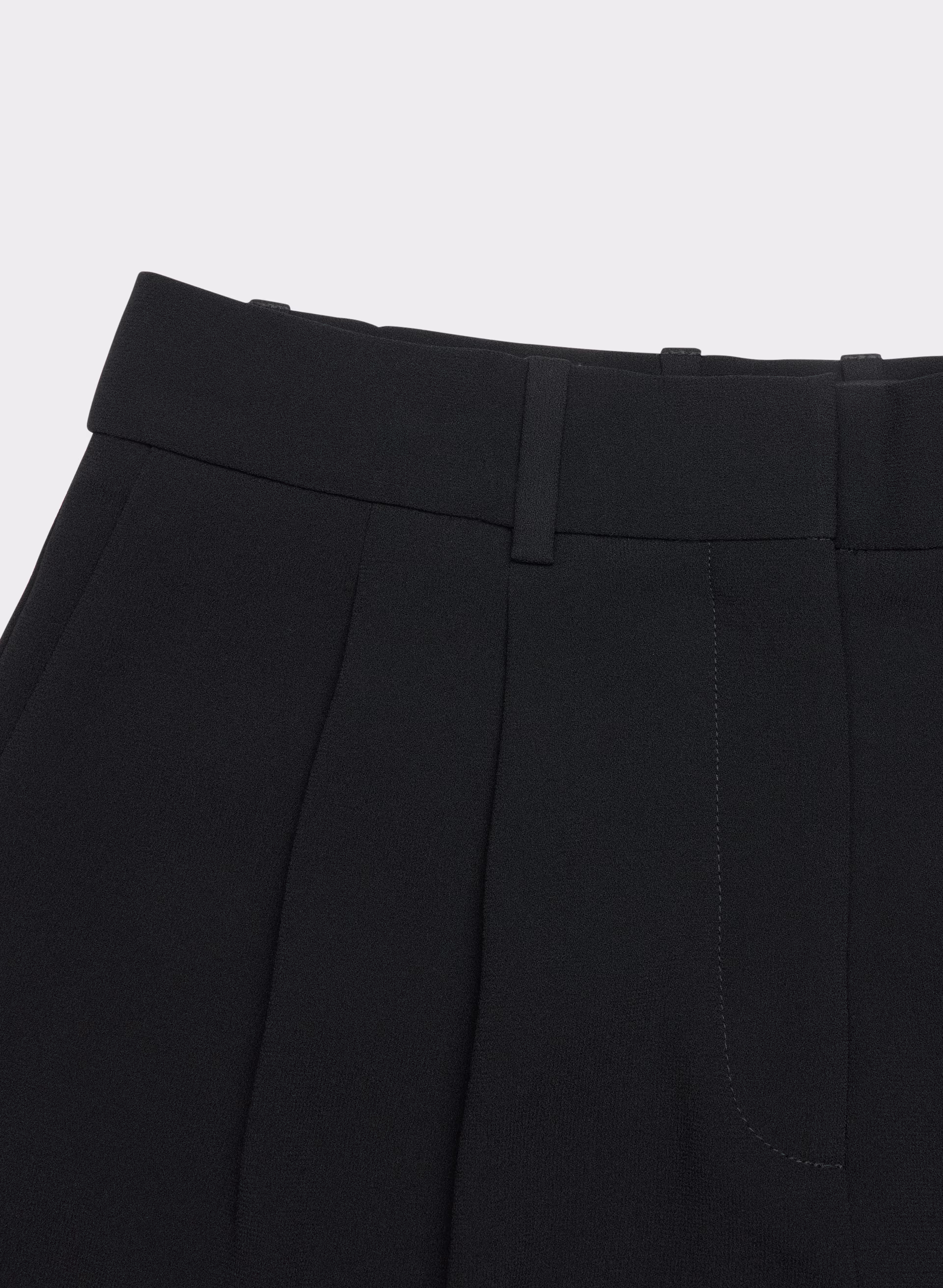 Pleated Mid-thigh Short