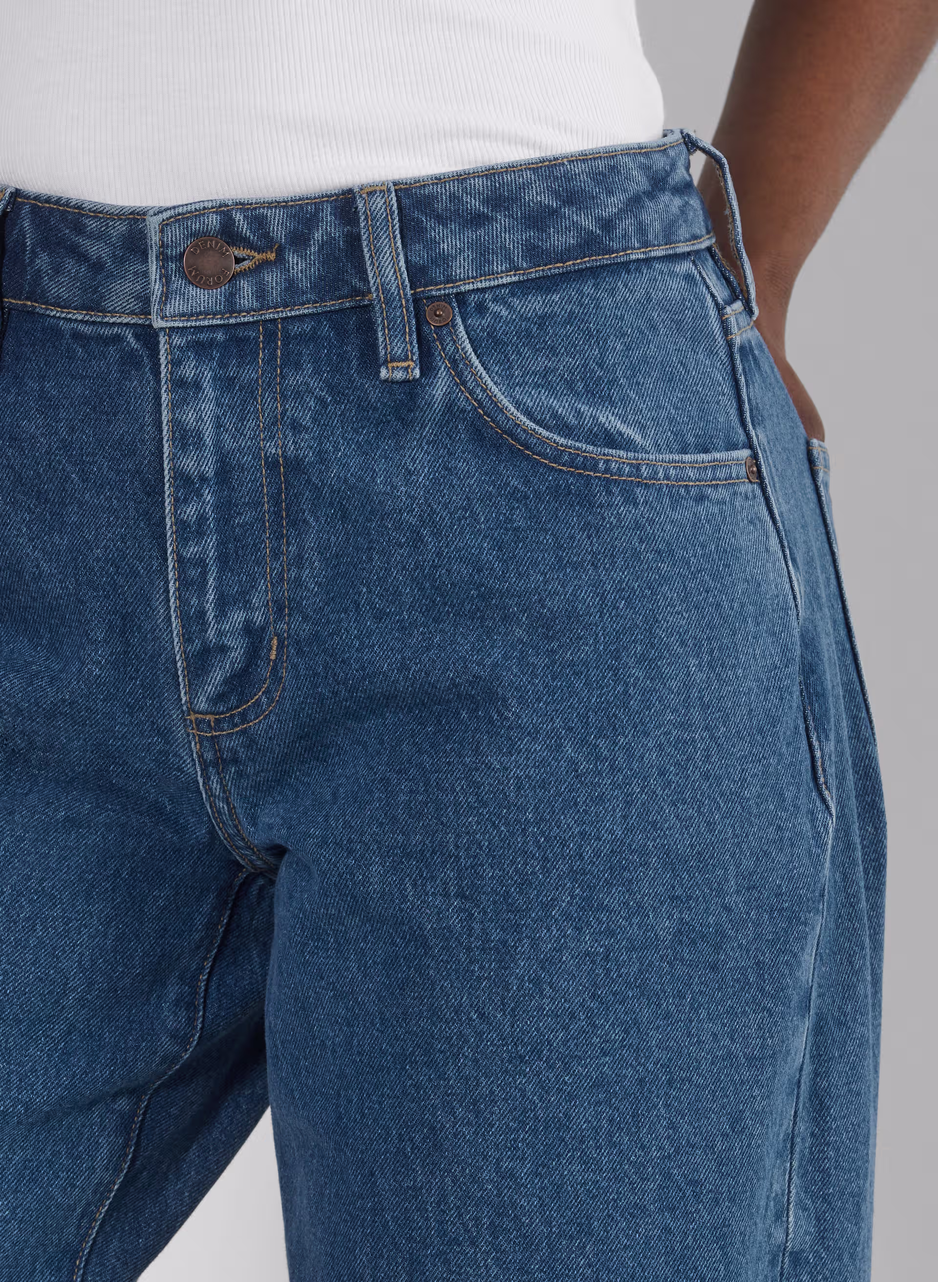 Denim Forum Kai Curve-fit Relaxed Mid-rise Barrel Jean