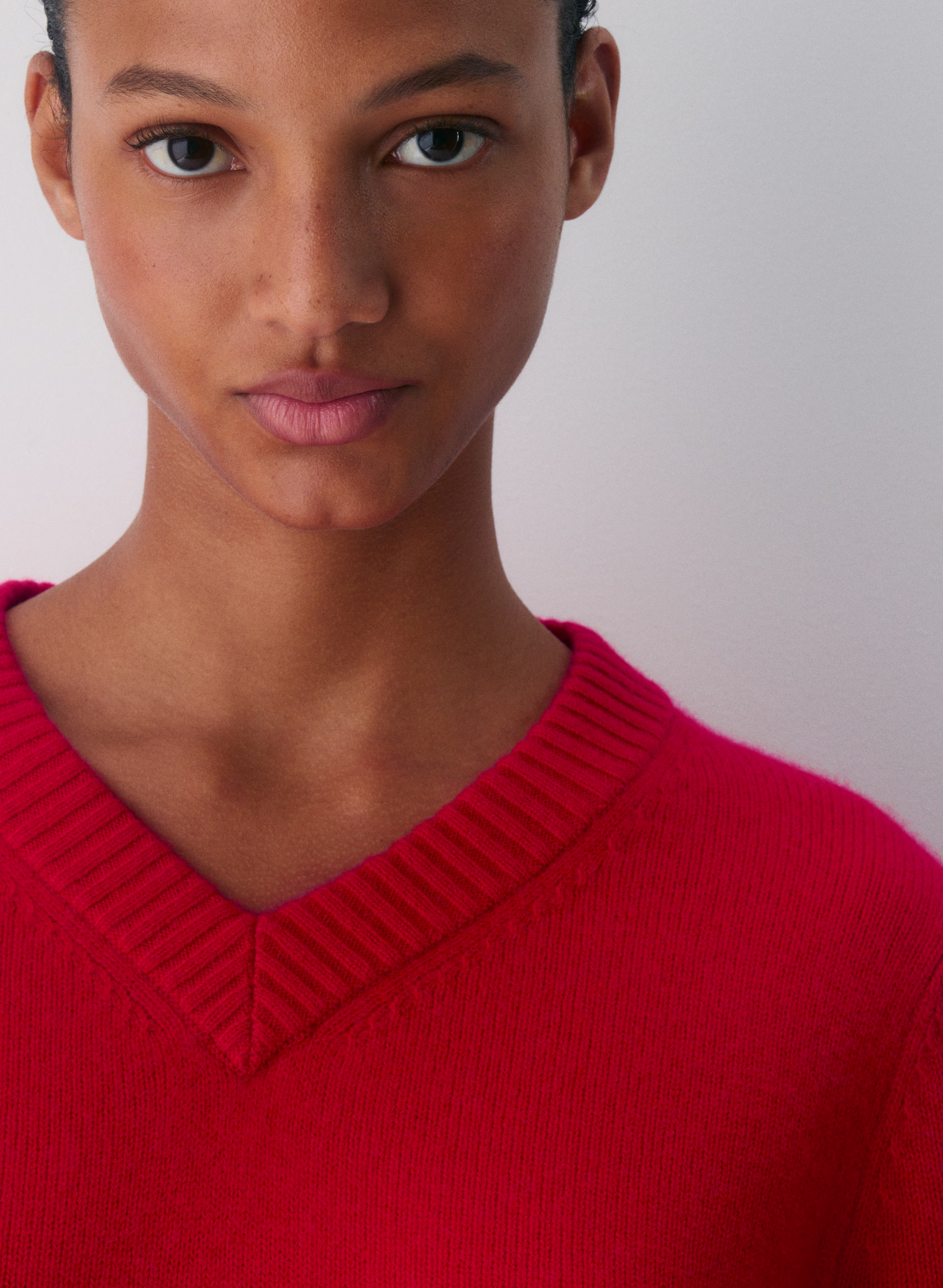 Essential Cashmere V-neck Sweater