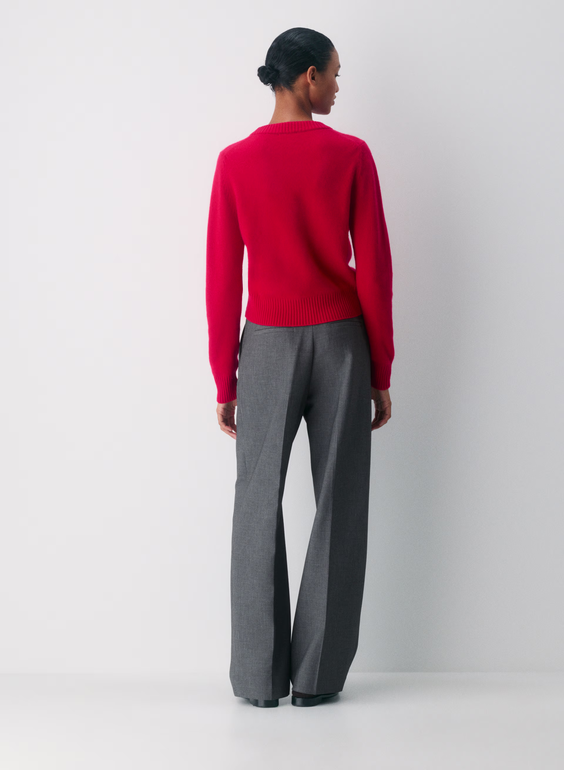 Essential Cashmere V-neck Sweater