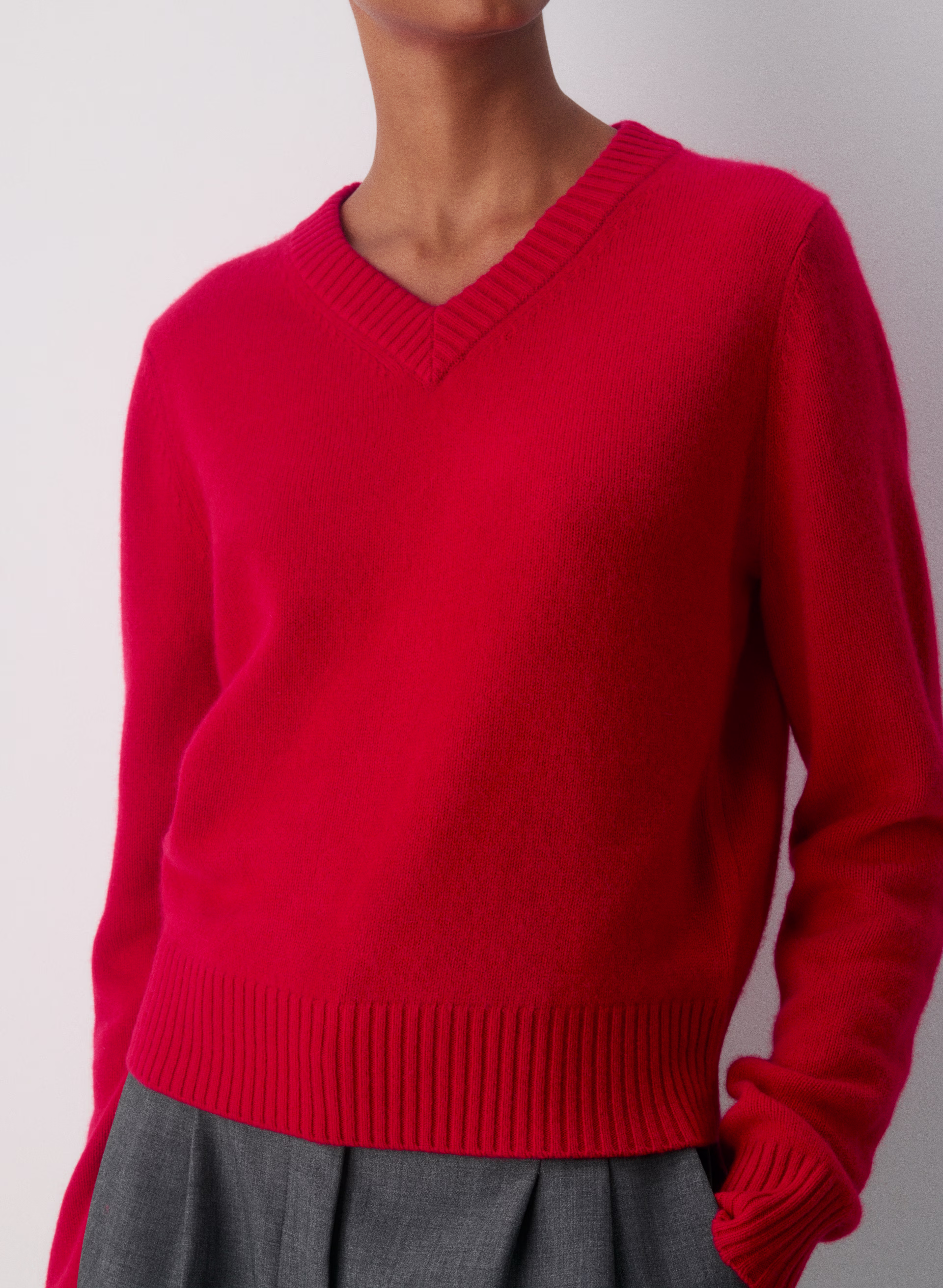 Essential Cashmere V-neck Sweater