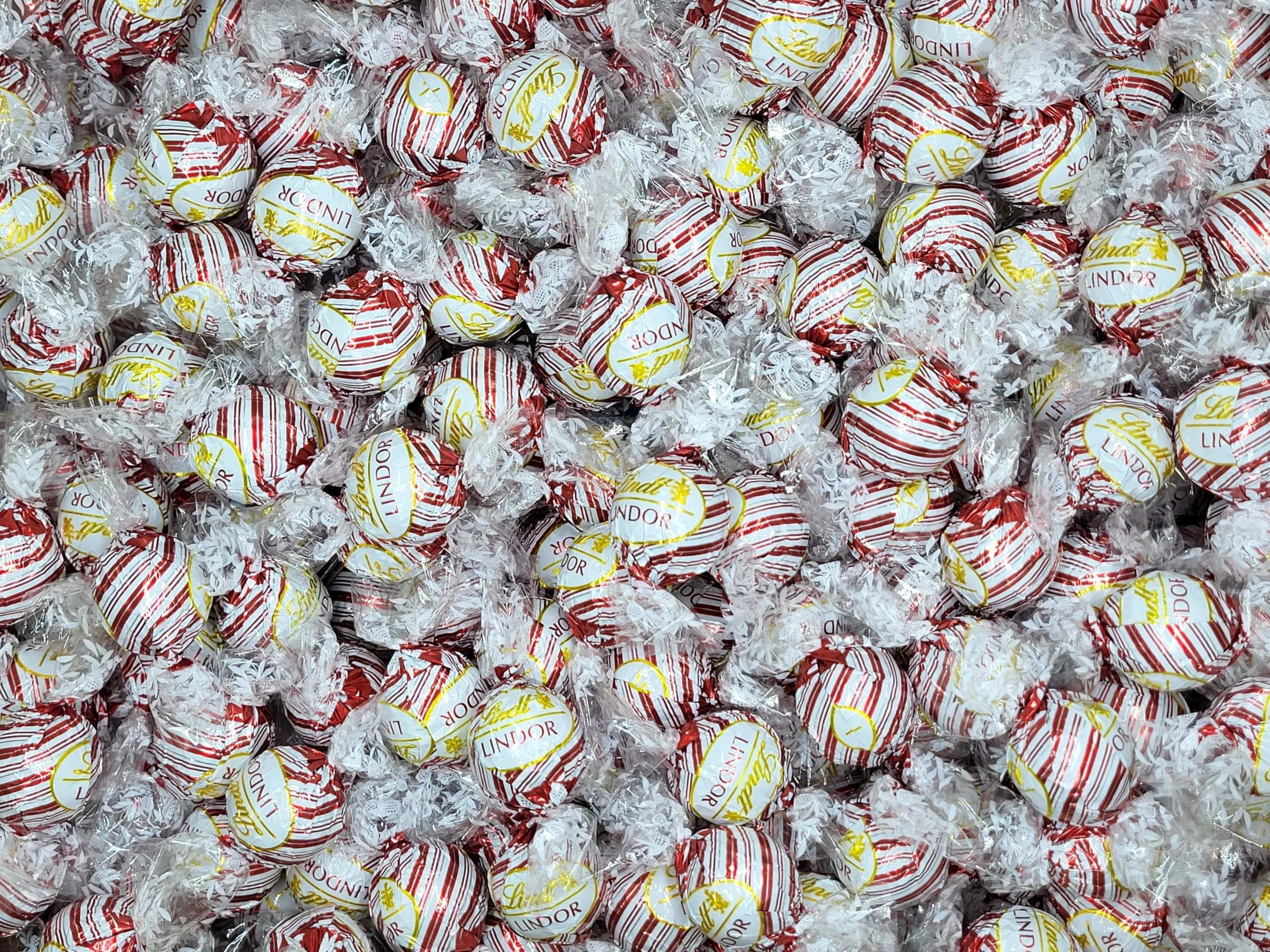 Lindt Truffles, White Chocolate Candy, Peppermint Lindor Truffles - Perfect for Gifting, Holidays, Celebrations, and Snacking - Lindt Chocolate Bulk, 4 lbs / 64 oz