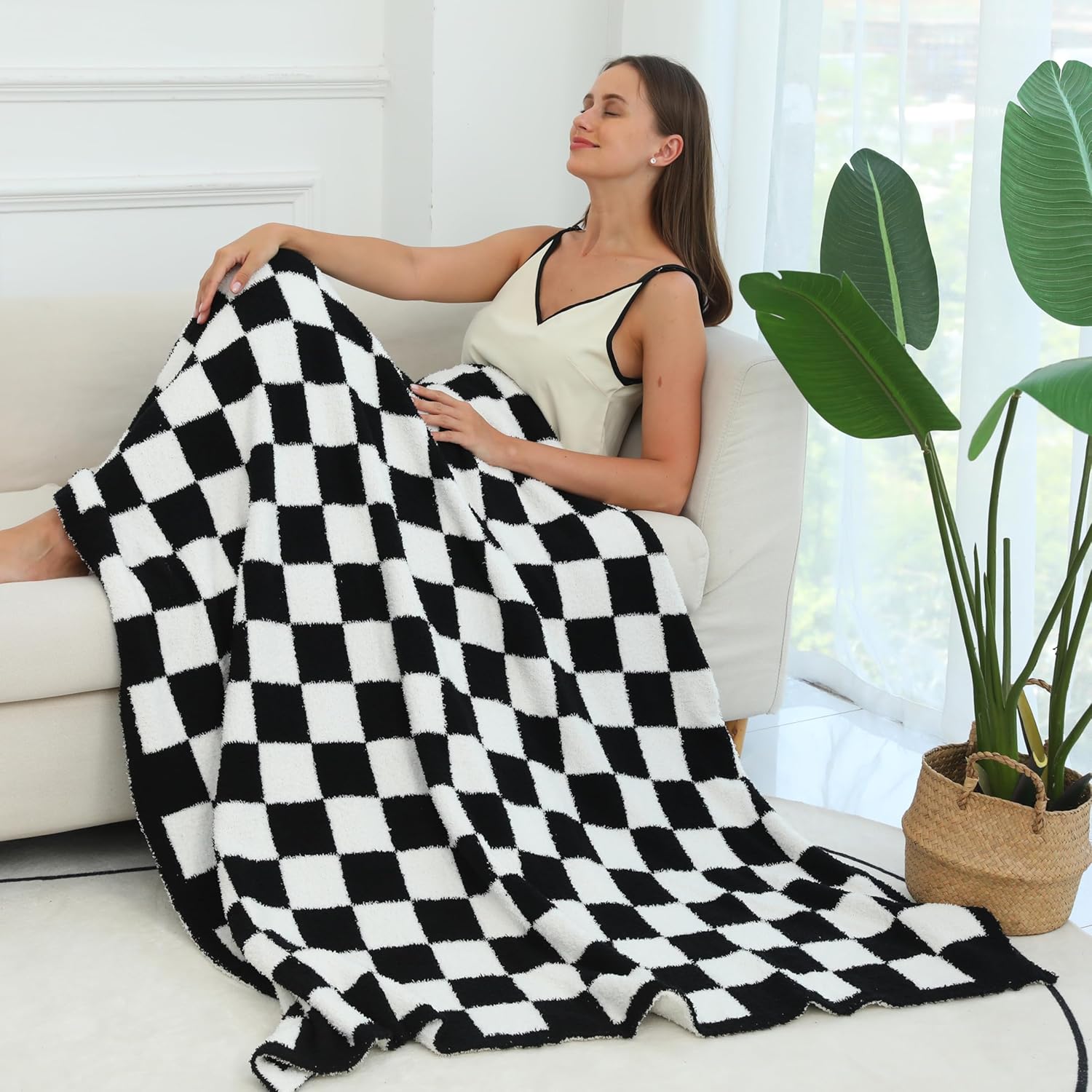 Ultra Soft Checkered Blanket Cozy Buffalo Check Throw Fluffy Knitted Reversible Throw Blanket Lightweight Fleece Checkerboard Grid Blanket for Sofa Couch Bed Travel, Classic Black, 51''x63''