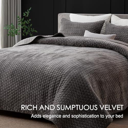 Velvet Quilt Queen Size, Oversized Bedspread Quilted Bedding Set, Luxurious Soft Coverlet Set Lightweight Velvet Comforter for All Season with Pillow Shams Army Green, Striped, Full/Queen