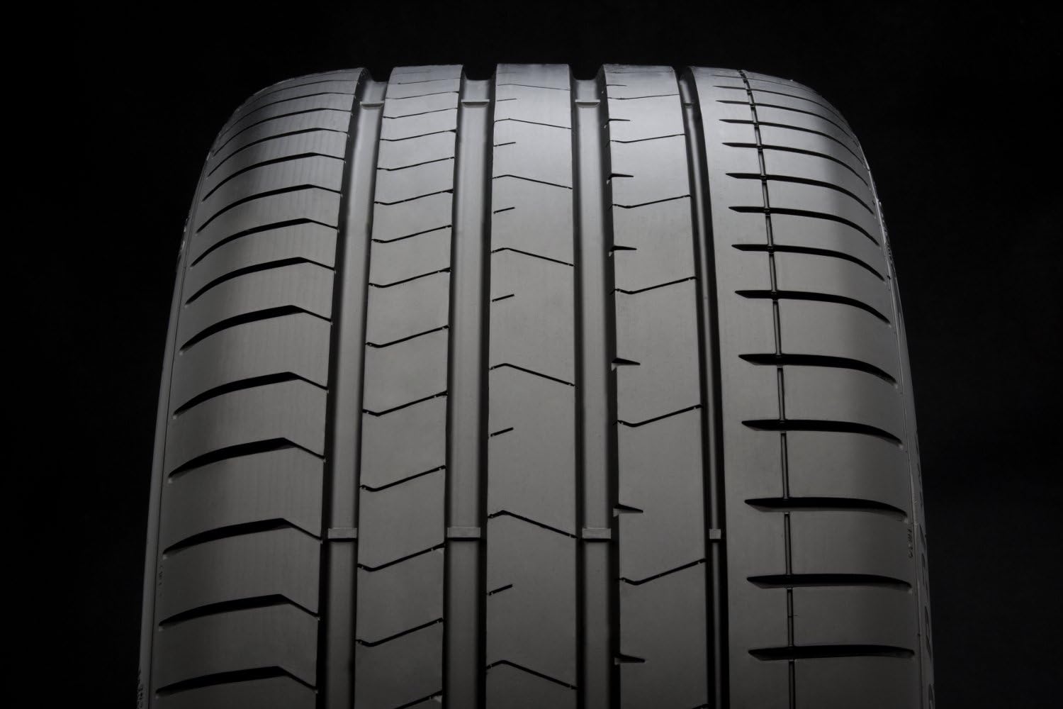 Pirelli PZERO (PZ4) Performance Radial Tire - 235/35R19 91XL