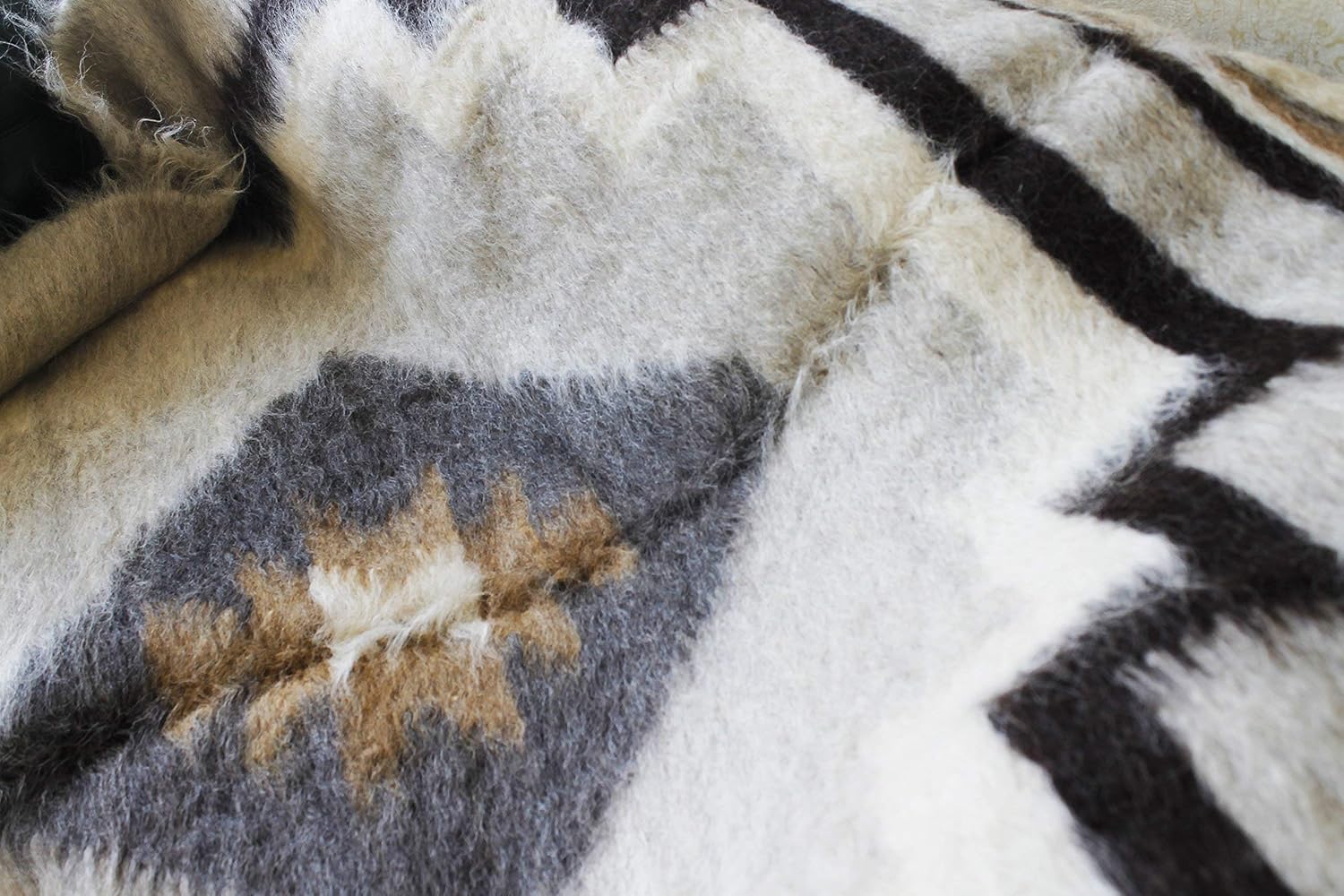 White gray Wool Throw Blanket, Fuzzy plaid for living room, Boho sofa bedspread Thick weighted Cover Pattern Geometric Heavy Bed Coverlet, Handmade Kilim fluffy Hand Woven Aztec modern flokati