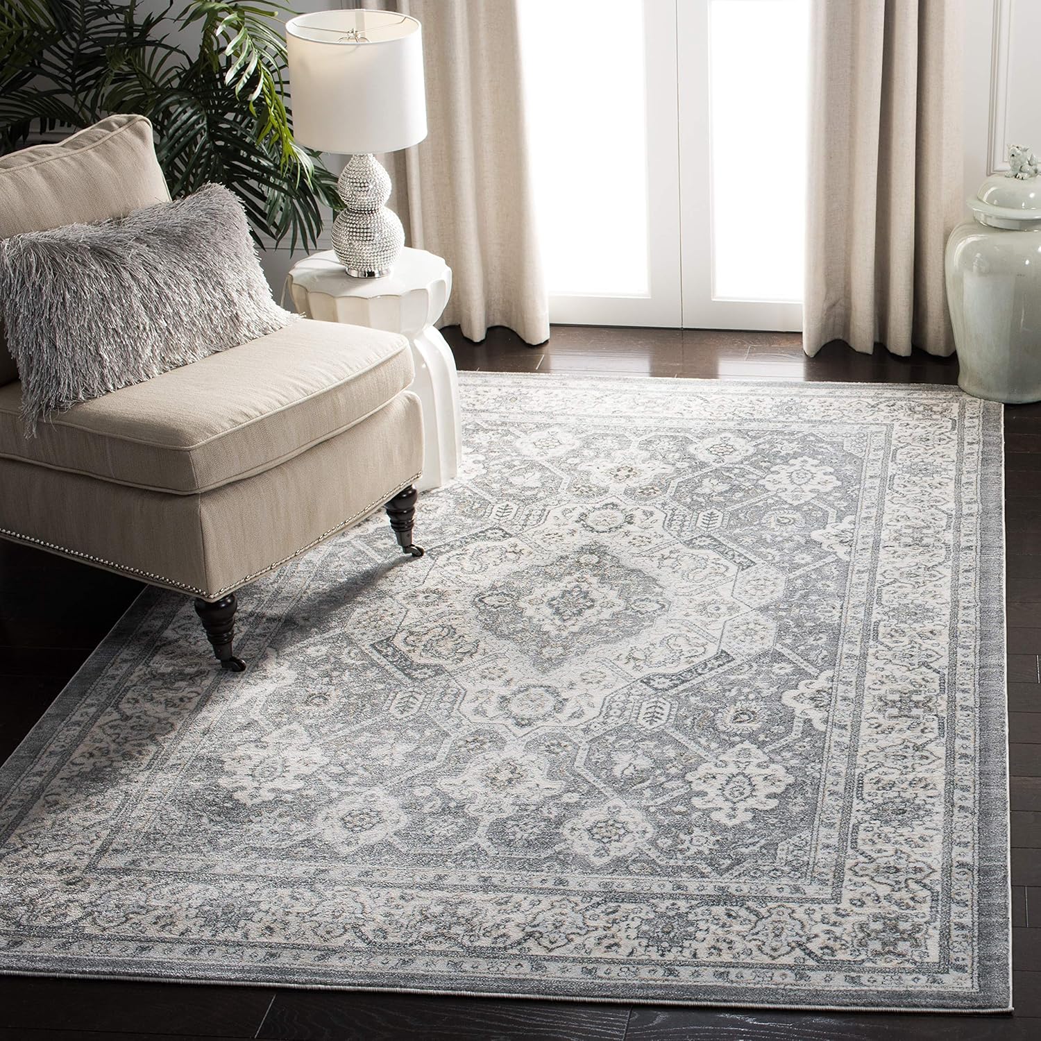 SAFAVIEH Isabella Collection Area Rug - 10' x 14', Grey & Cream, Oriental Design, Non-Shedding & Easy Care, Ideal for High Traffic Areas in Living Room, Bedroom (ISA916F)