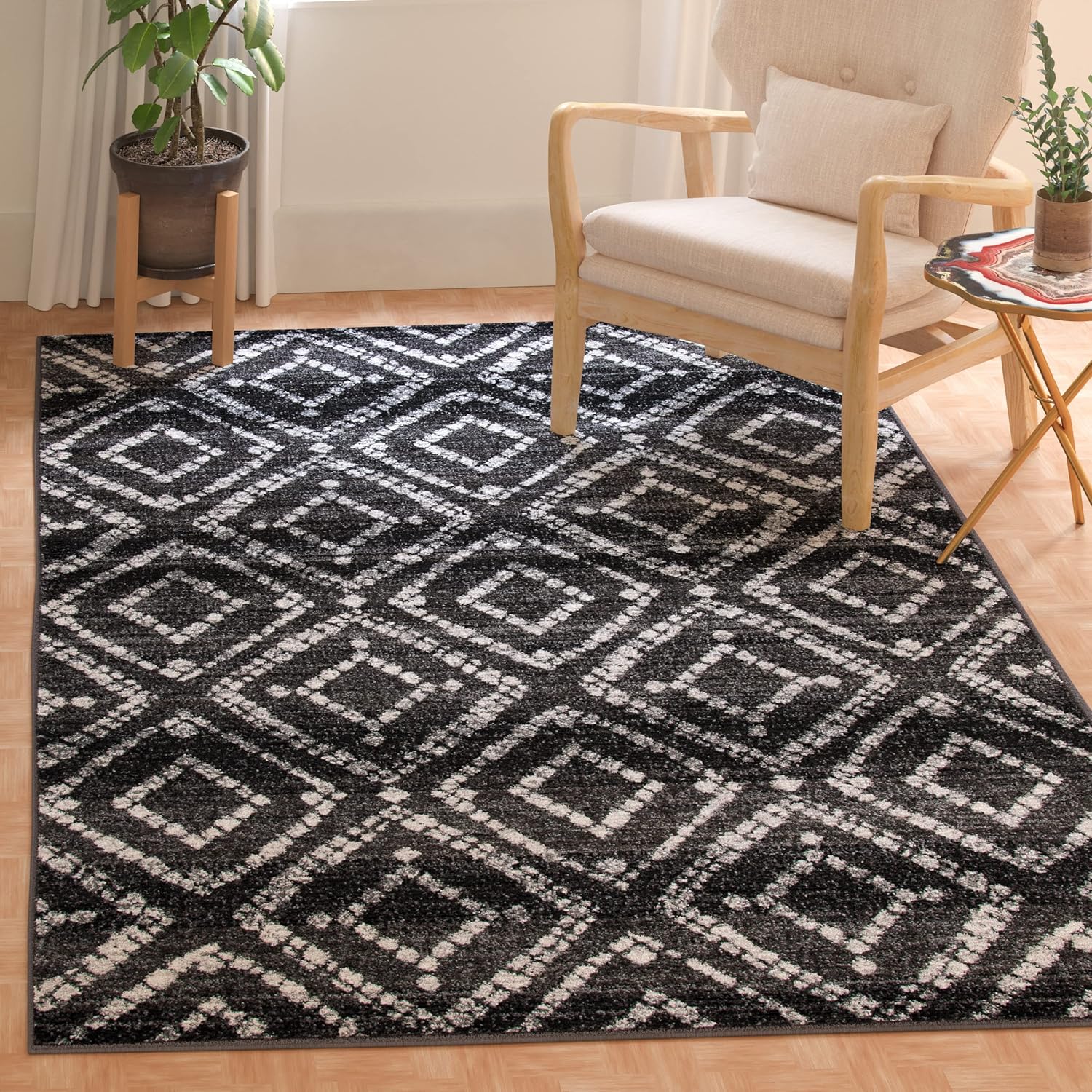 SAFAVIEH Adirondack Collection Accent Rug - 4' x 6', Black & Ivory, Modern Distressed Design, Non-Shedding & Easy Care, Ideal for High Traffic Areas in Entryway, Living Room, Bedroom (ADR131A)