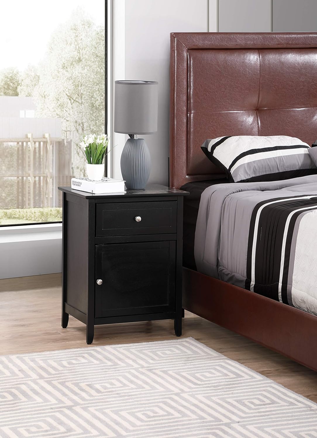 Glory Furniture Izzy 1 Drawer 1 Door Nightstand in Black