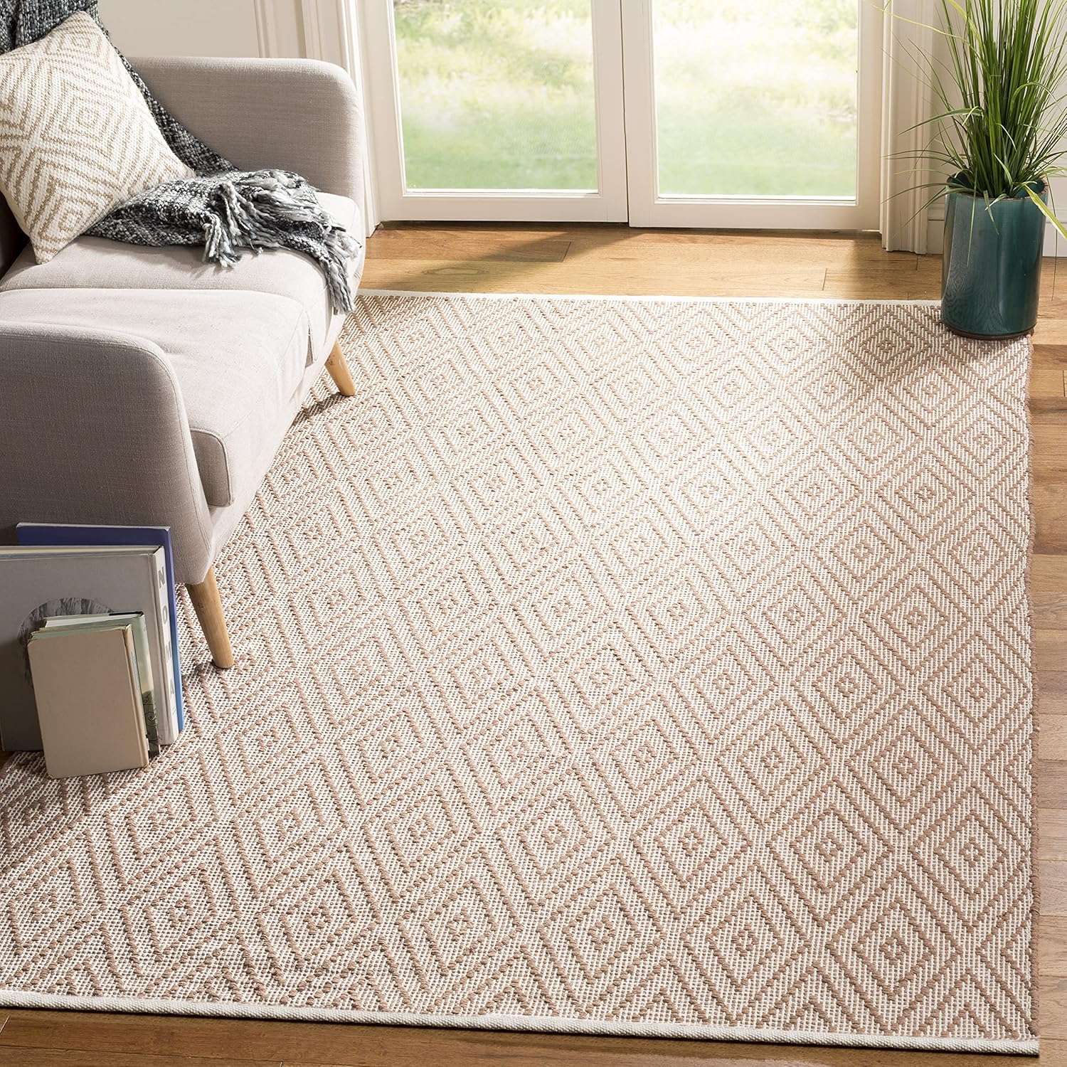 SAFAVIEH Montauk Collection Accent Rug - 3' x 5', Beige & Ivory, Handmade Trellis Cotton, Ideal for High Traffic Areas in Entryway, Living Room, Bedroom (MTK811E)
