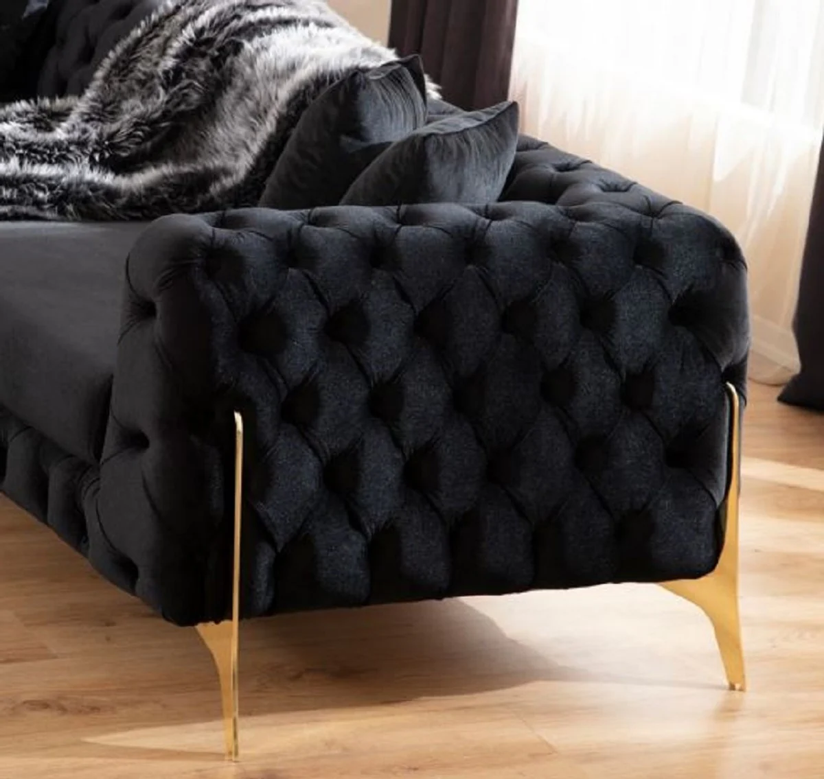 Luxus Chesterfield Ecksofa Schwarz / Gold 310 x 270 x H. 70 cm - Chesterfield Wohnzimmer Sofa - Wohnzimmer Möbel - Luxus Chesterfield Möbel - Luxus Wohnzimmer Einrichtung