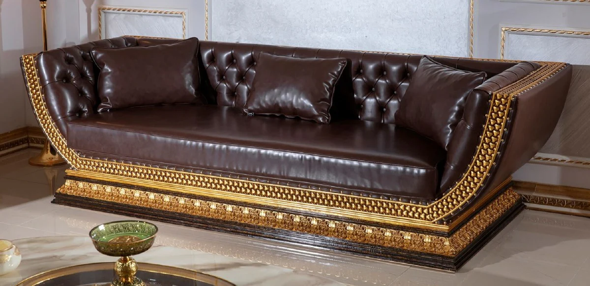 Luxus Barock Chesterfield Sofa Dunkelbraun / Gold - Prunkvolles Wohnzimmer Sofa mit edlem Kunstleder - Barock Chesterfield Wohnzimmer Möbel