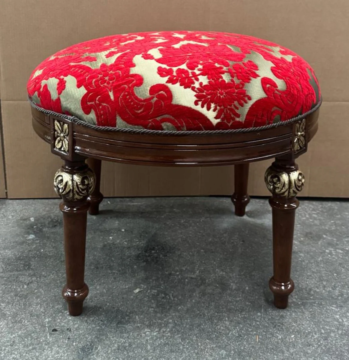 Pompöös by Luxus Barock Hocker - designed by Harald Glööckler