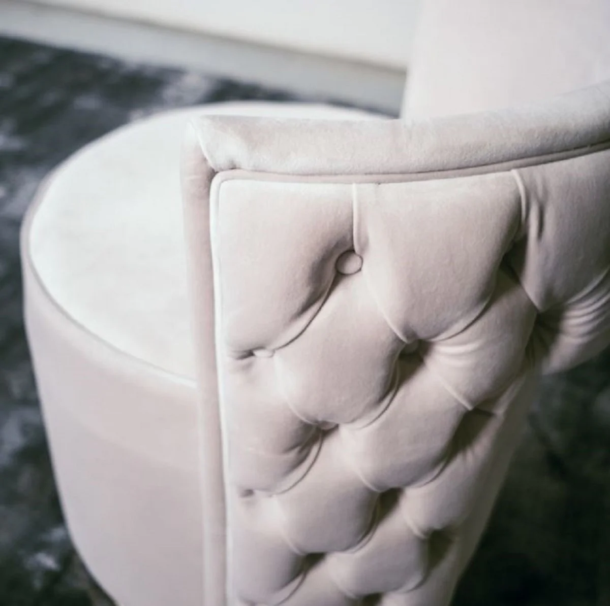 Luxus Chesterfield Drehsessel Hellgrau 65 x 58 x H. 69 cm - Samt Sessel - Luxus Möbel