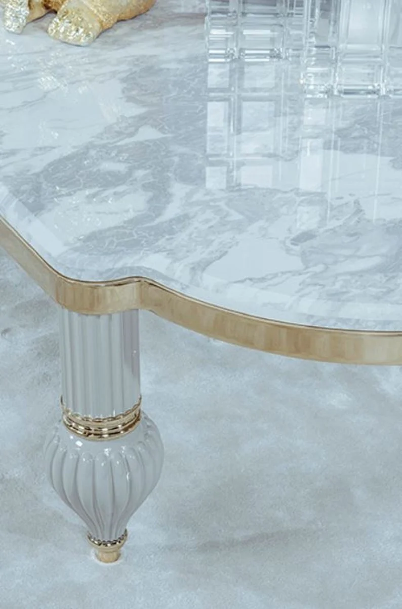 Luxus Art Deco Couchtisch Grau / Weiß / Gold 160 x 87 x H. 46 cm - Prunkvoller Massivholz Wohnzimmertisch mit Kunstmarmor Tischplatte - Art Deco Wohnzimmer Möbel