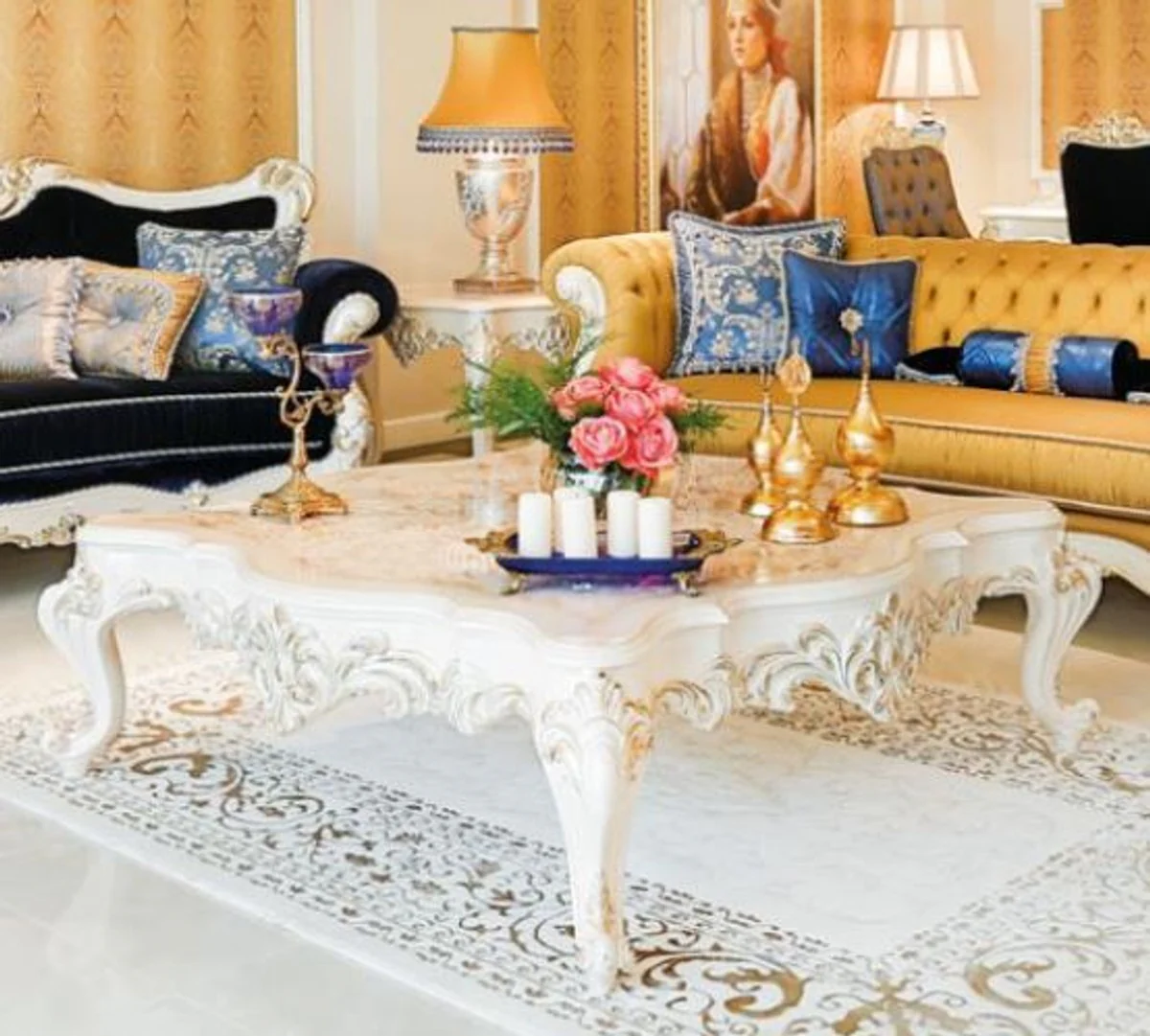 Luxus Barock Couchtisch Beige / Weiß / Gold 145 x 145 x H. 45 cm - Prunkvoller Massivholz Wohnzimmertisch mit edlen Verzierungen - Barock Wohnzimmer Möbel